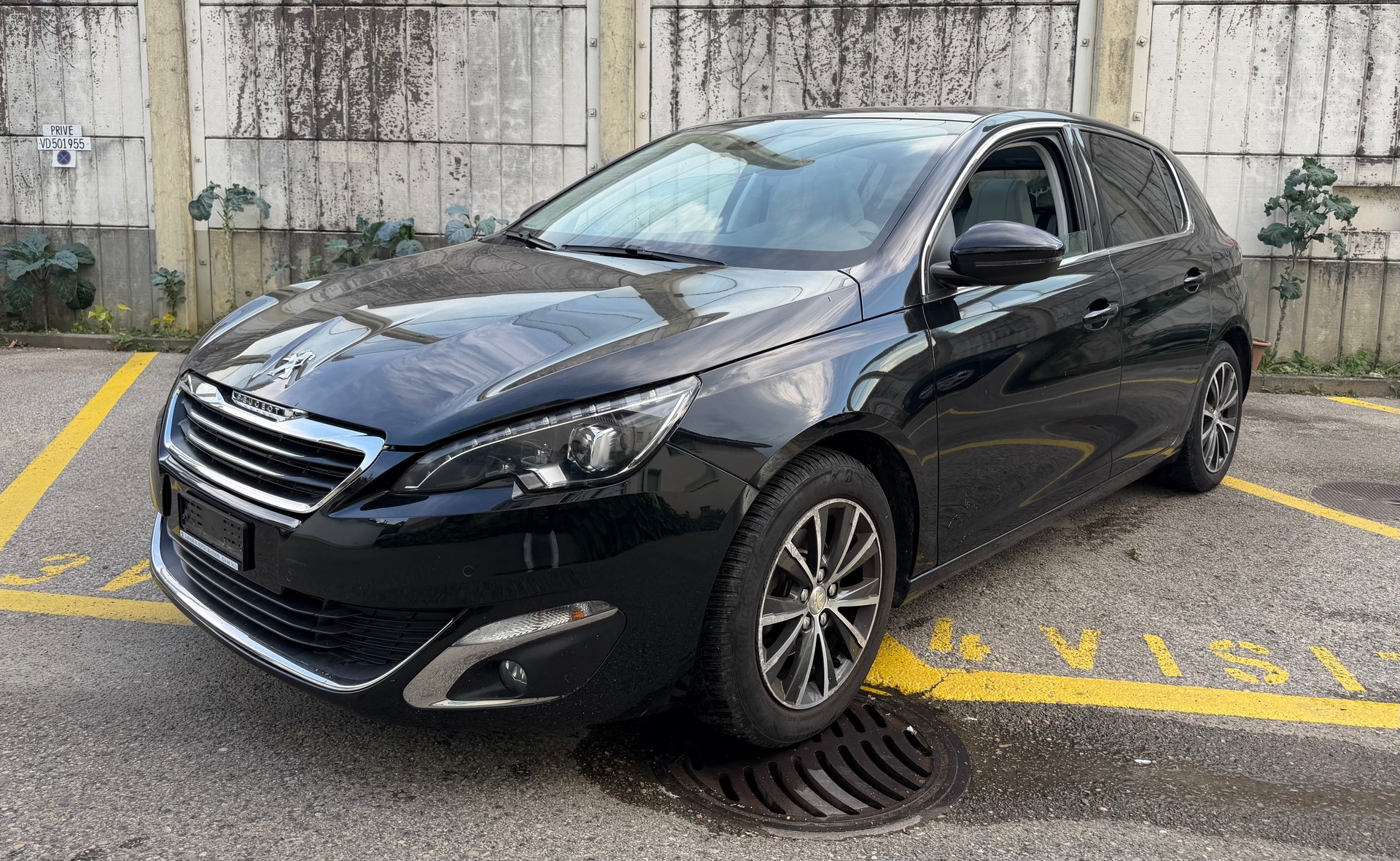 PEUGEOT 308 1.2 THP Allure-image-1