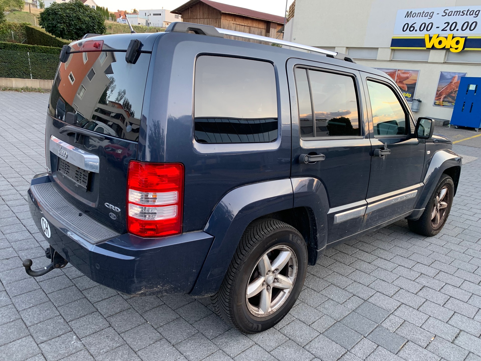 JEEP Cherokee 2.8 CRD Limited Automatic-image-3