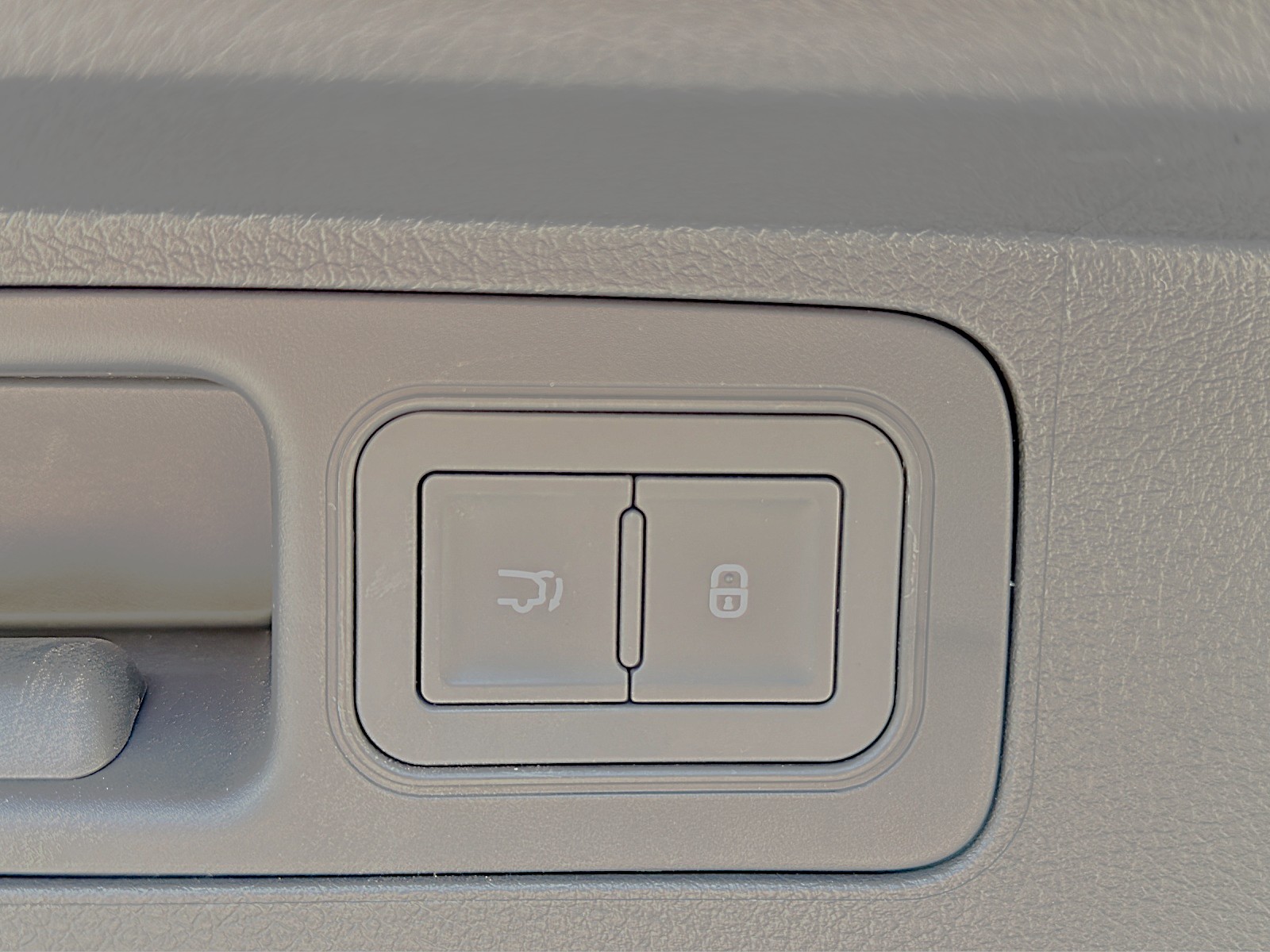 BYD Seal U DM-i Design AWD / Voll Ausstattung-image-18