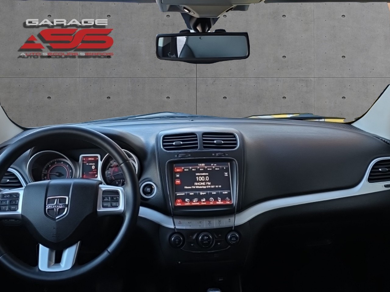 DODGE JOURNEY-showroom-element-2