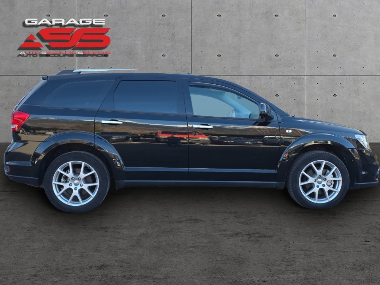 DODGE JOURNEY-showroom-element-3