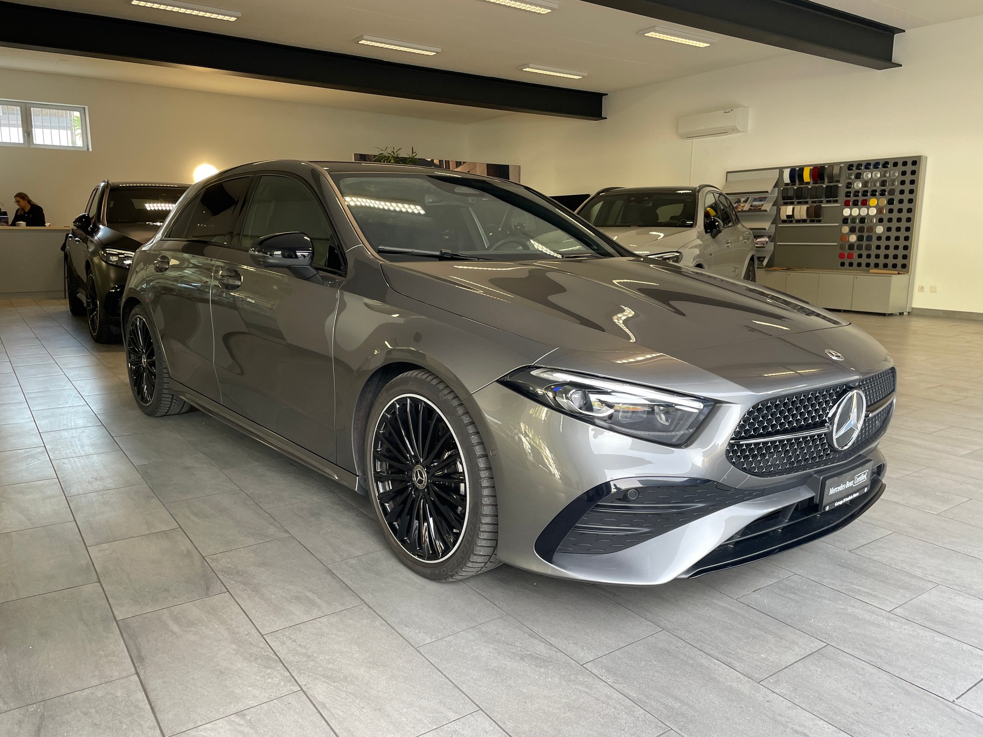 MERCEDES-BENZ A 220 4Matic 8G-DCT AMG Line-showroom-element-2