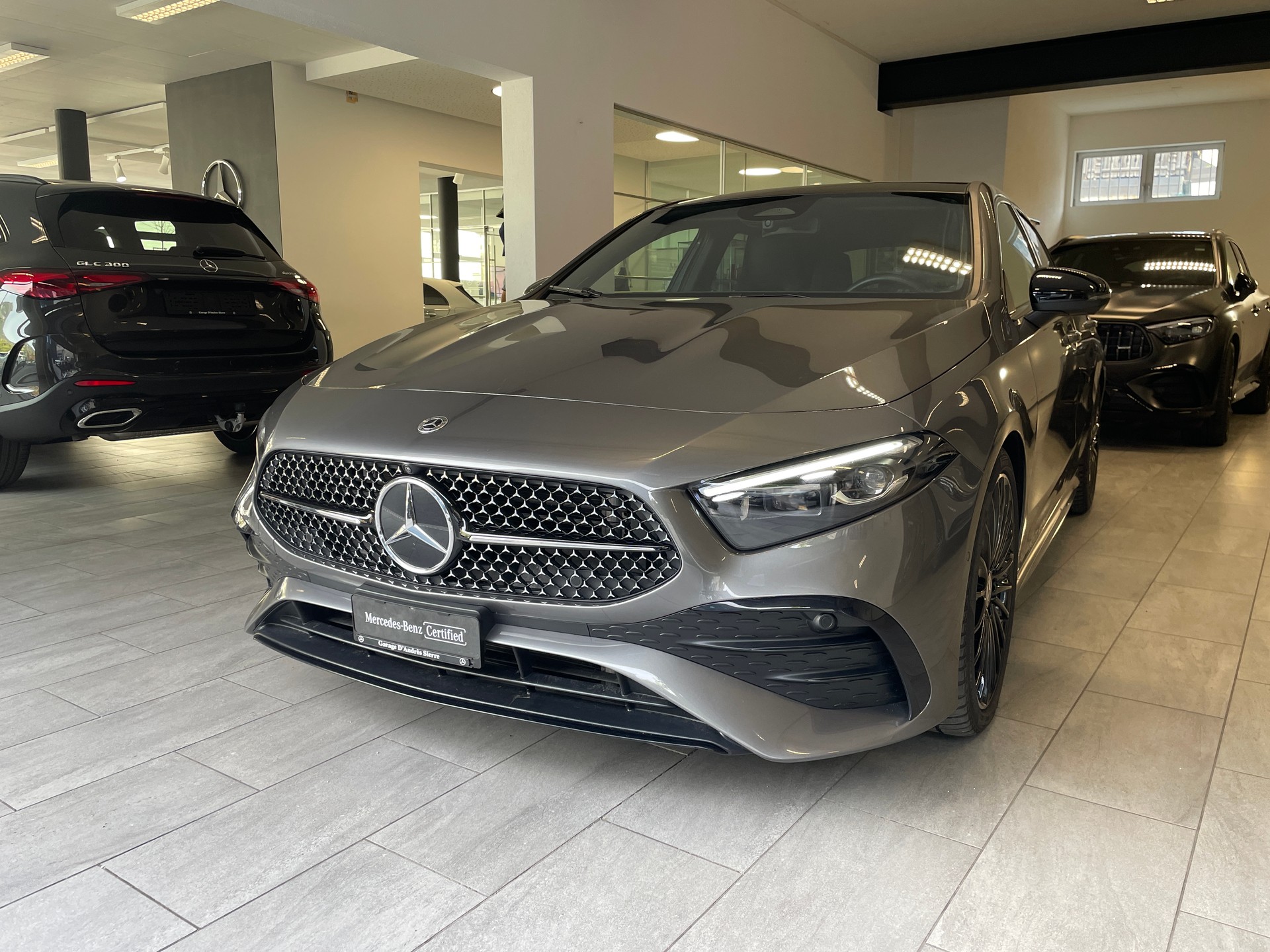 MERCEDES-BENZ A 220 4Matic 8G-DCT AMG Line-showroom-element-1