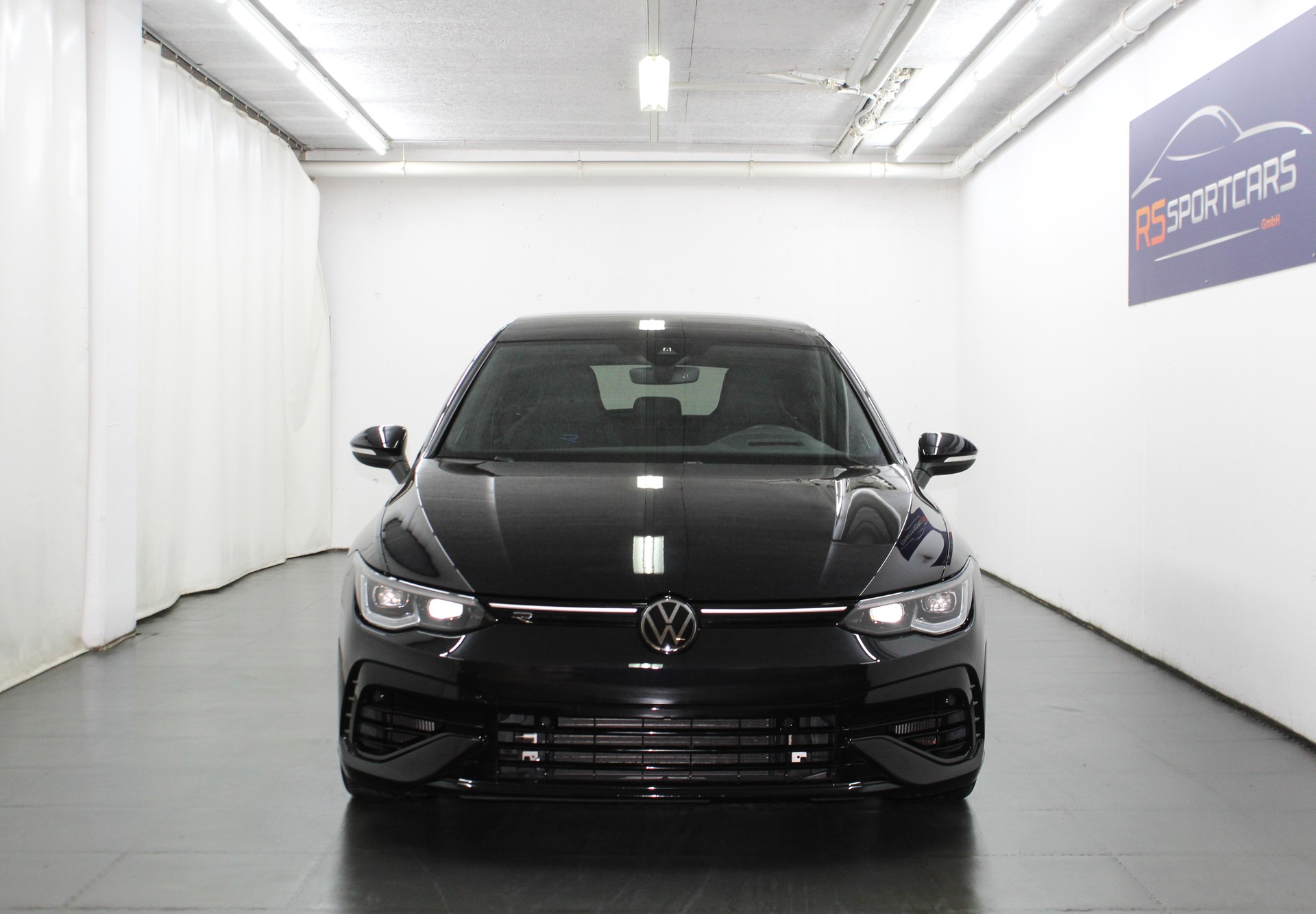 VW Golf 2.0 TSI R DSG 4Motion Performance Akrapovic / CH-Fahrzeug-showroom-element-2
