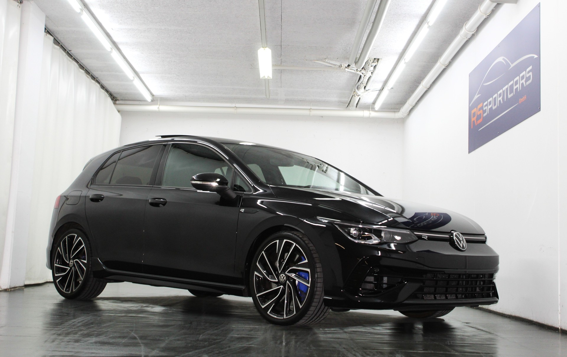 VW Golf 2.0 TSI R DSG 4Motion Performance Akrapovic / CH-Fahrzeug