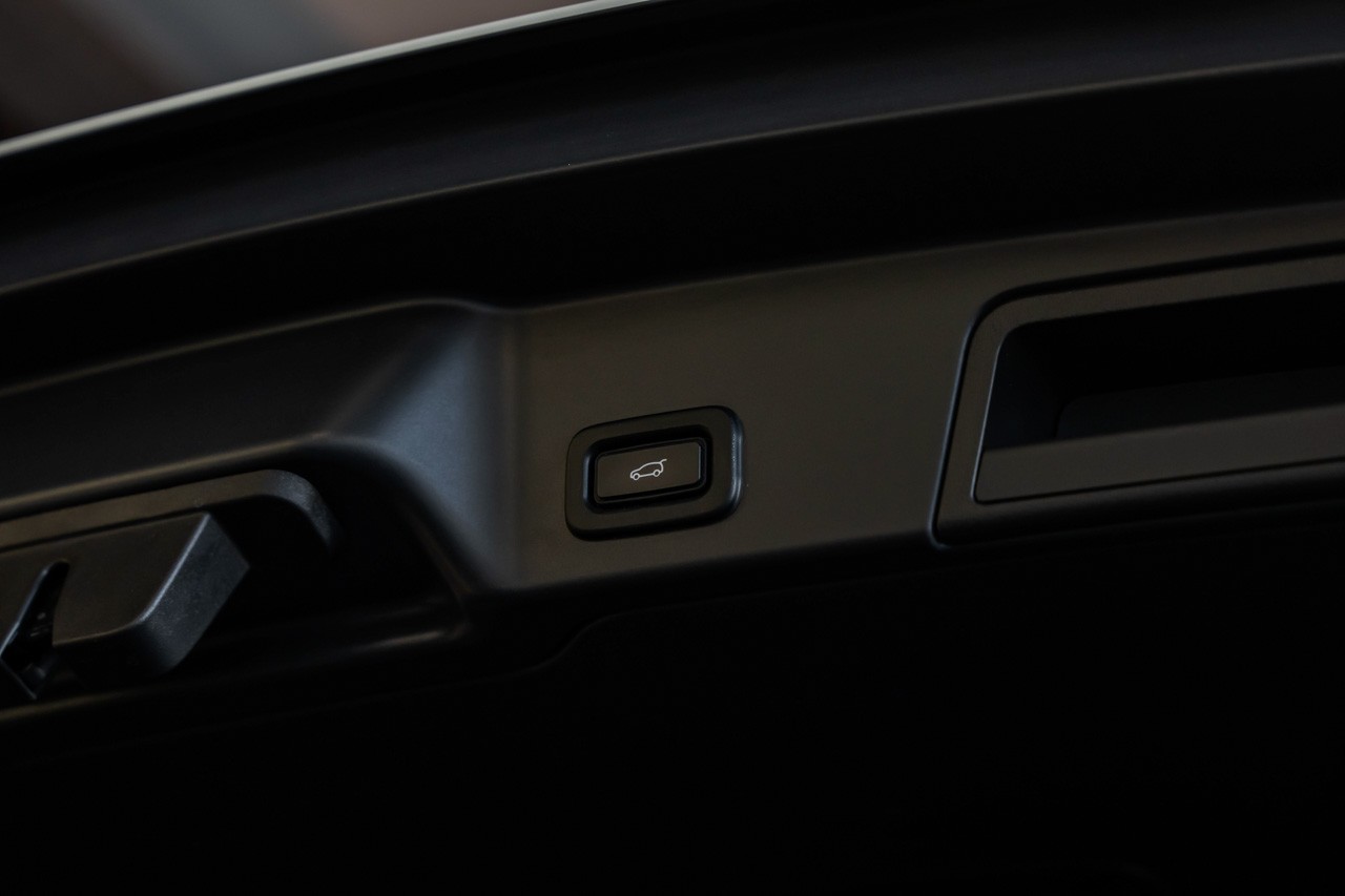 LAND ROVER Range Rover Evoque D 150 S AT9-image-32