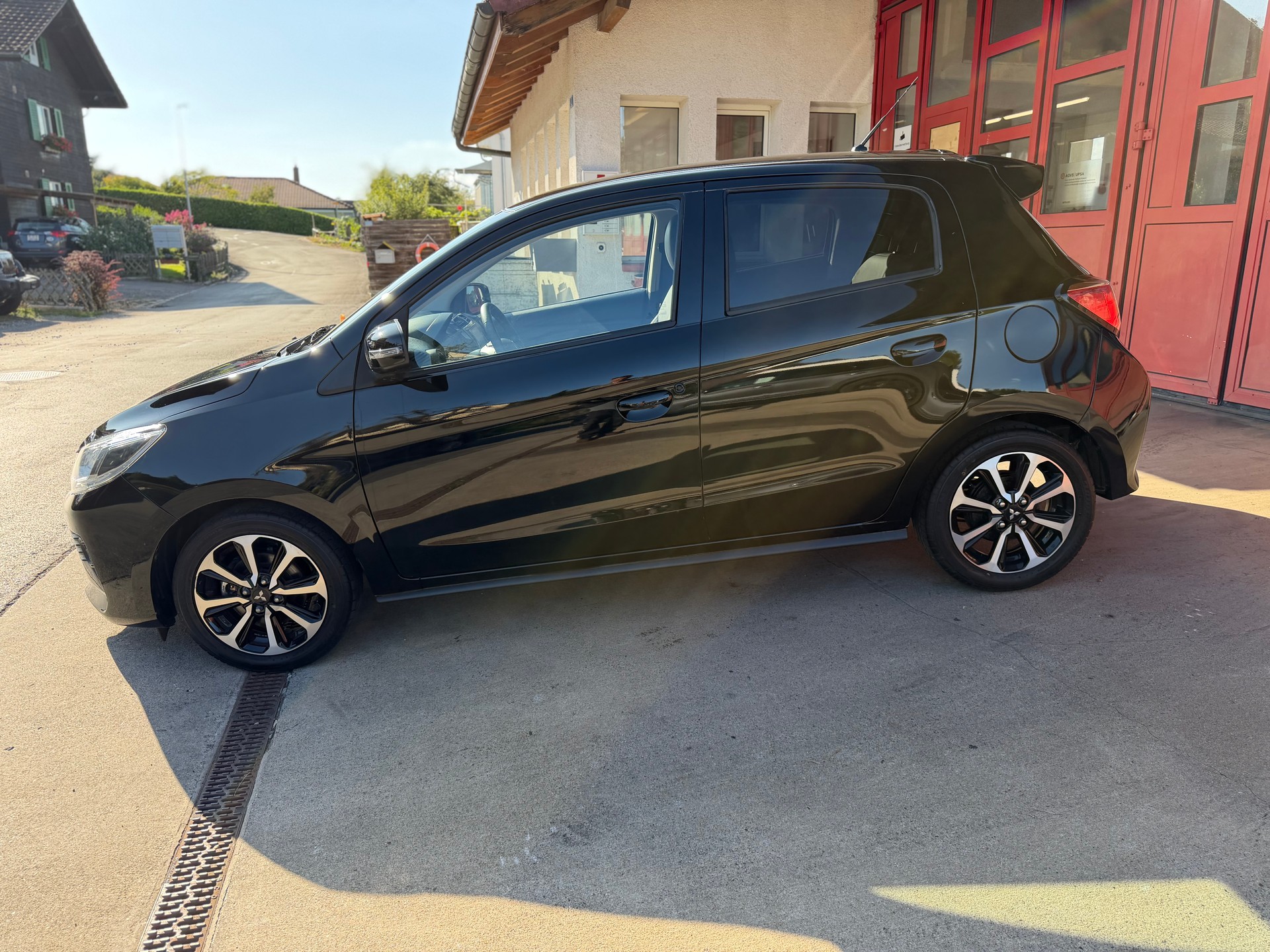 MITSUBISHI Space Star 1.2 CVT Intense+ / Werksgarantie bis 18.06.2029-showroom-element-2