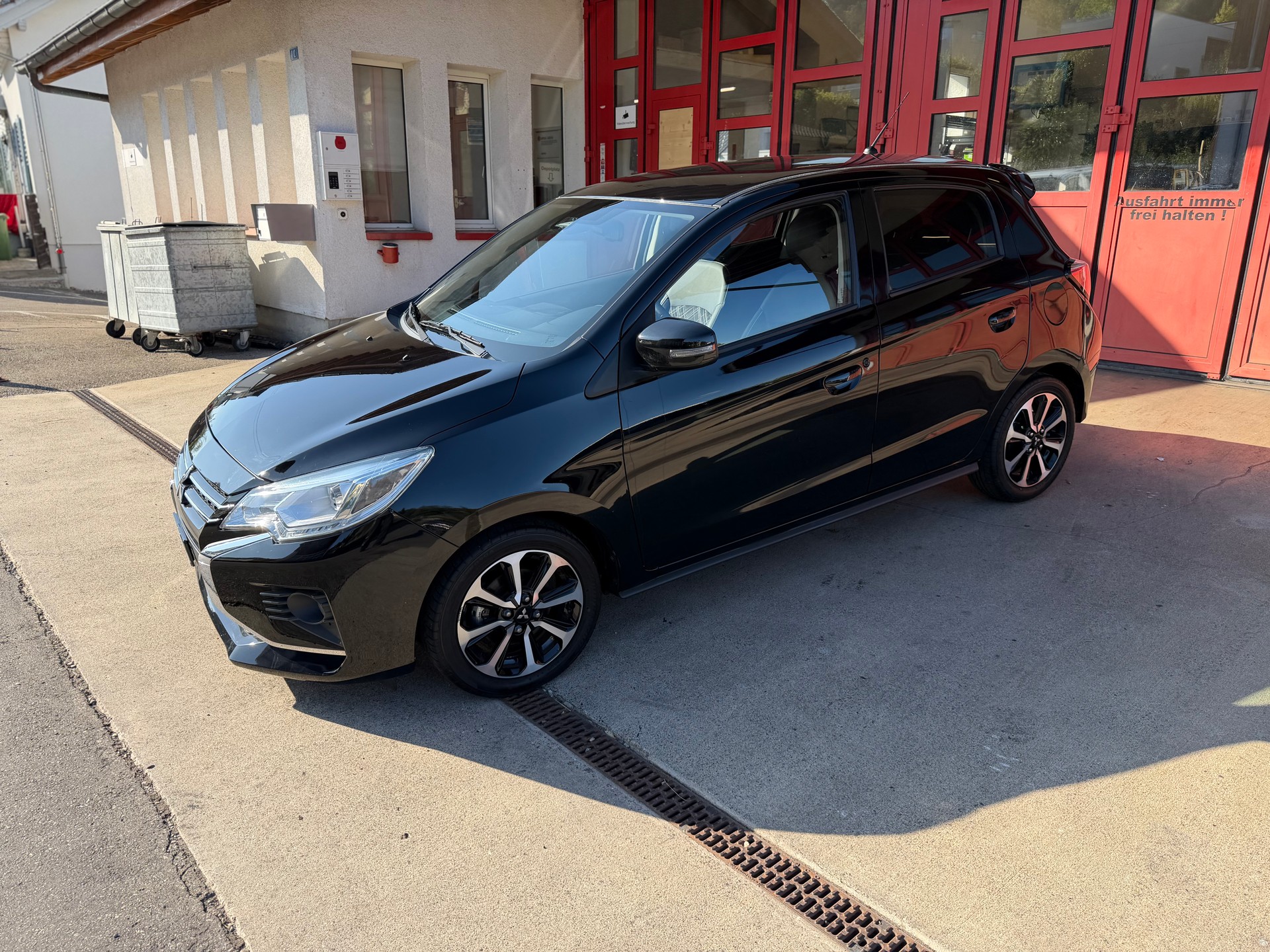 MITSUBISHI Space Star 1.2 CVT Intense+ / Werksgarantie bis 18.06.2029-showroom-element-1