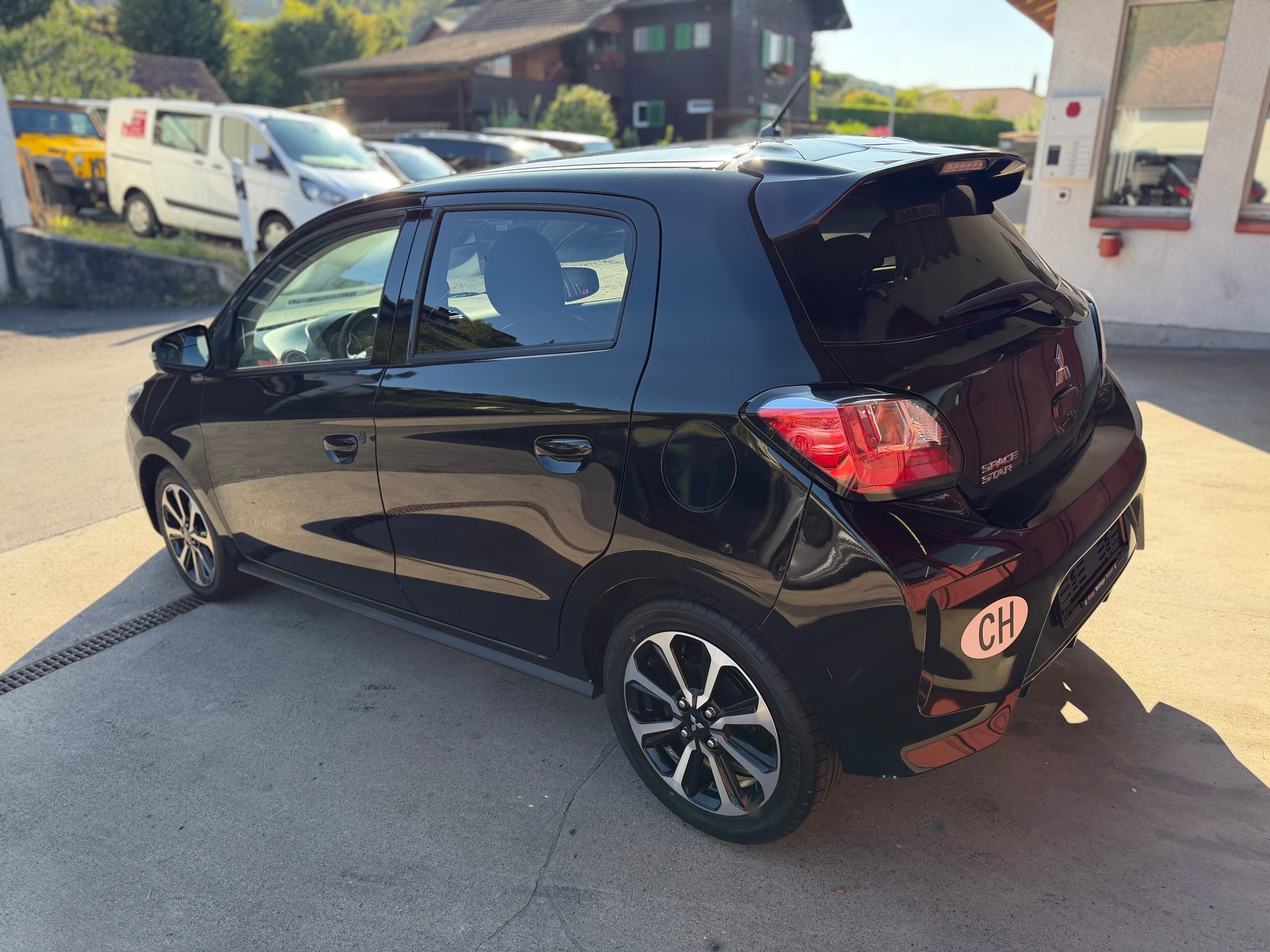 MITSUBISHI Space Star 1.2 CVT Intense+ / Werksgarantie bis 18.06.2029-showroom-element-3