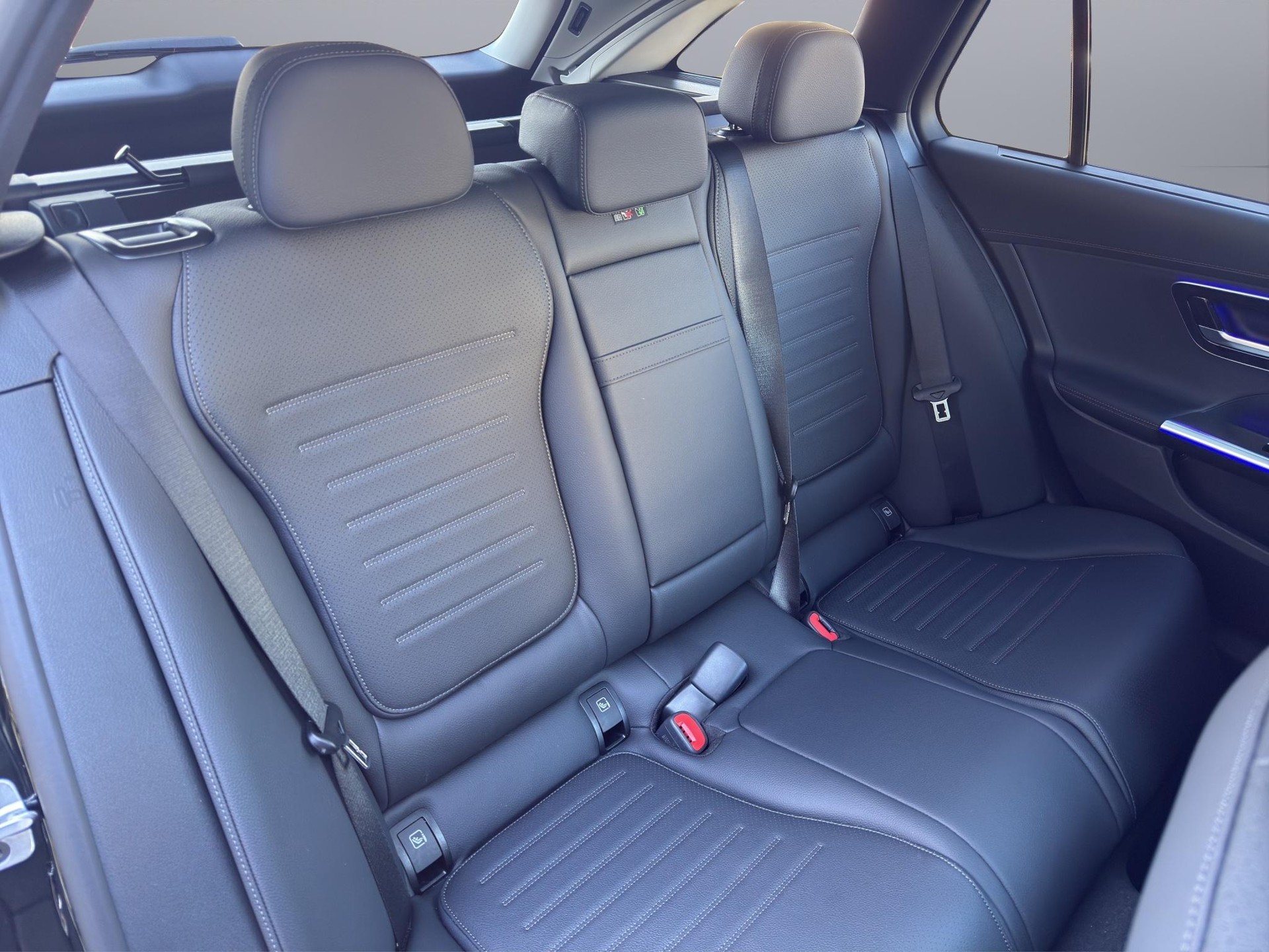 MERCEDES-BENZ C-Klasse S206 Kombi C 220 d Swiss Star AMG Line 4matic-image-17