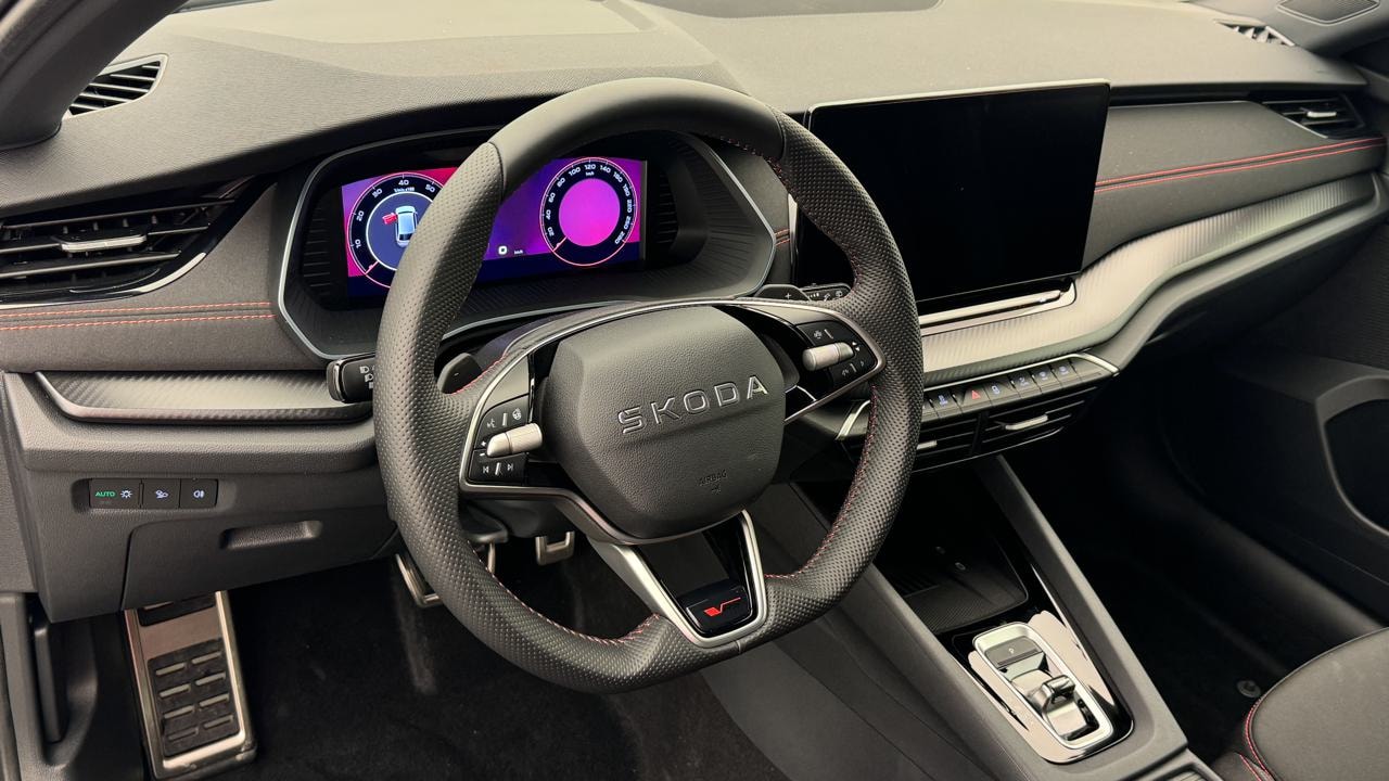 SKODA Octavia Combi 2.0 TSI DSG RS-image-6