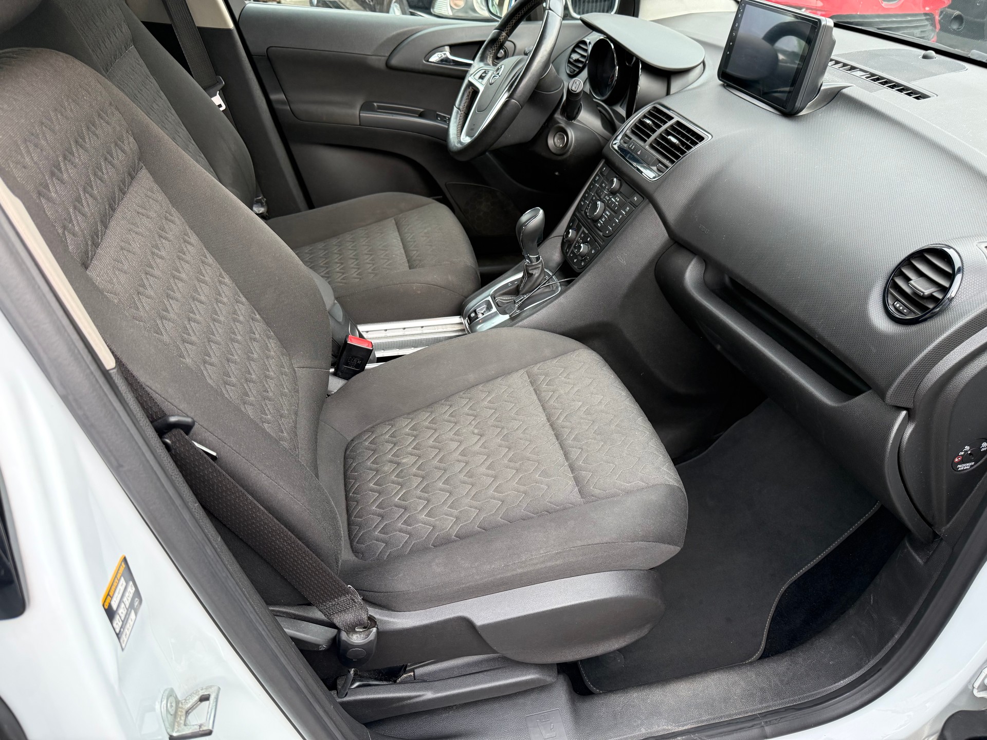 OPEL Meriva 1.4 Turbo Cosmo Automatic-image-9