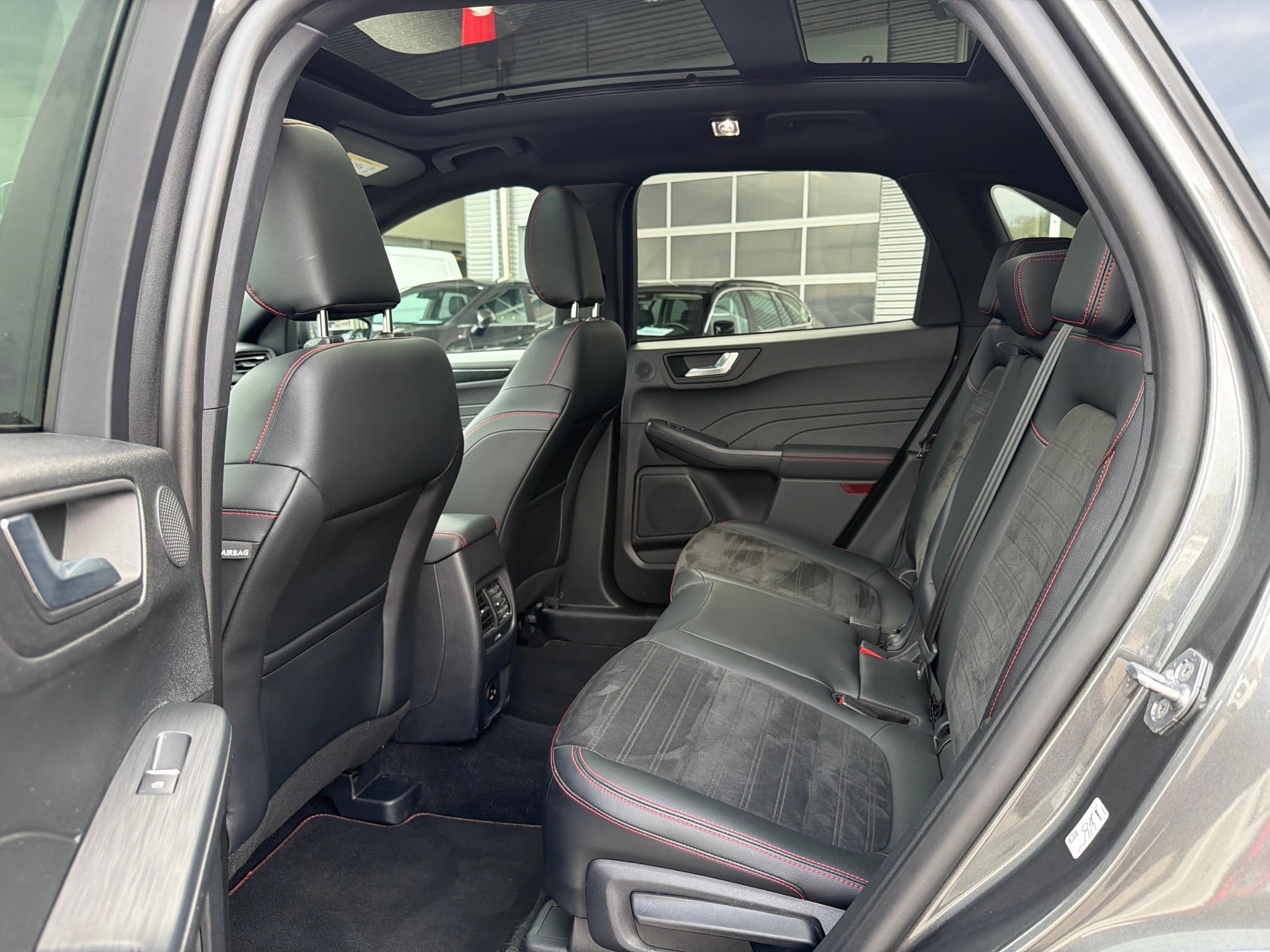 FORD Kuga 2.5 Hybrid ST-Line X 4x4-image-16