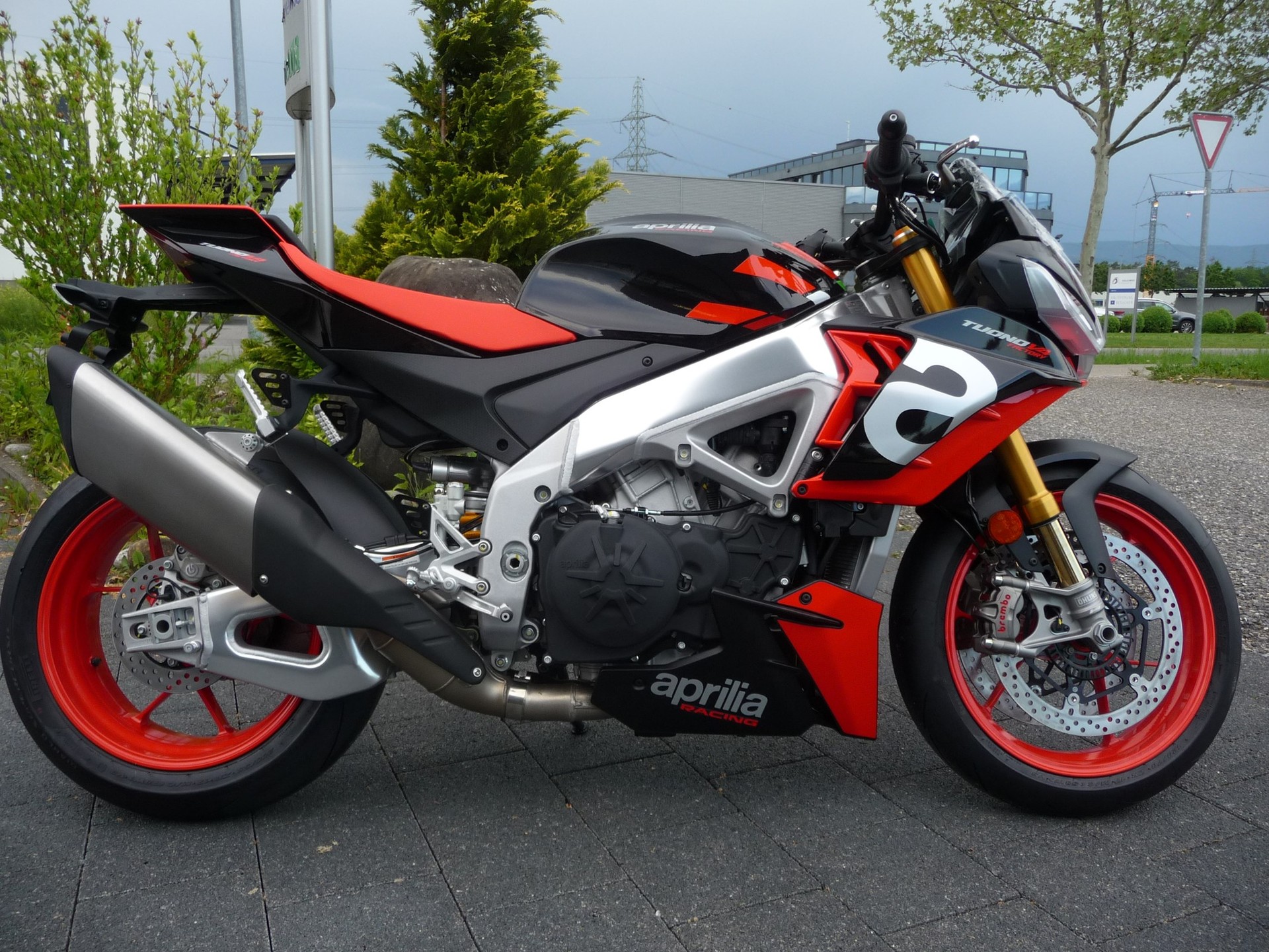 APRILIA Tuono V4 1100 Factory Semi Active Suspension-image-1