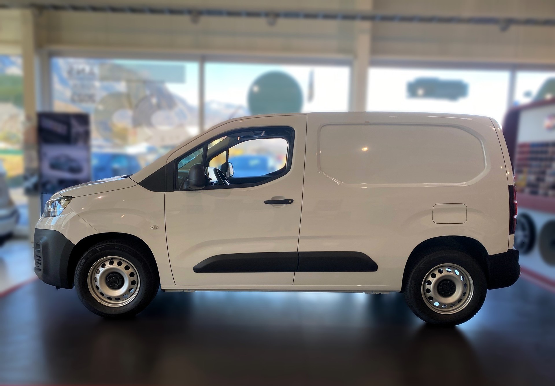 FIAT E-Doblo L1 50kWh 800kg Swiss Plus-showroom-element-1