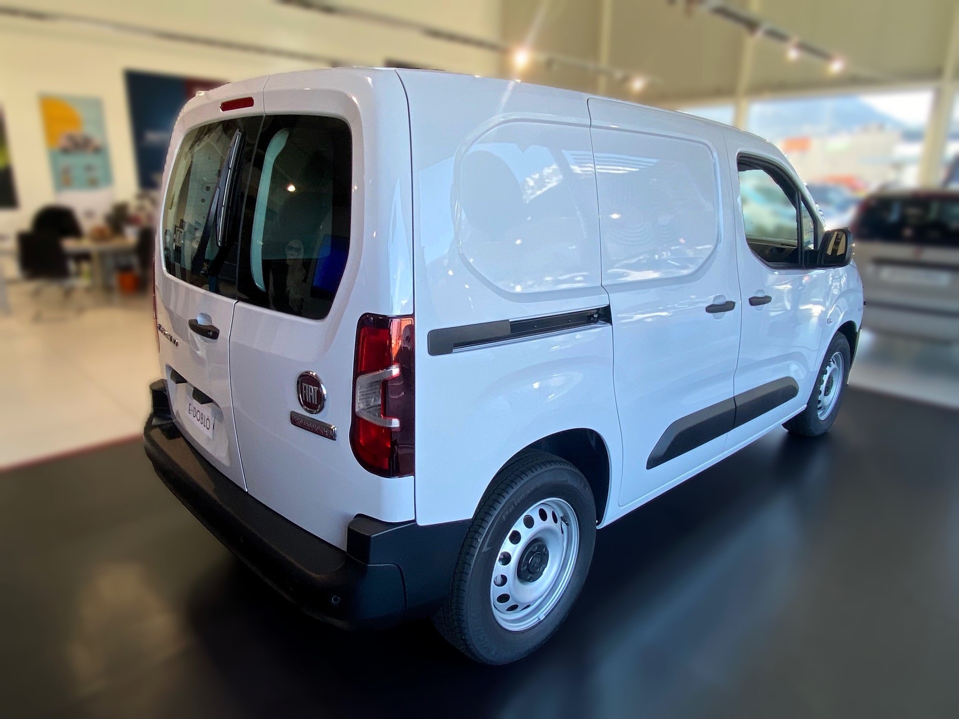 FIAT E-Doblo L1 50kWh 800kg Swiss Plus-image-4