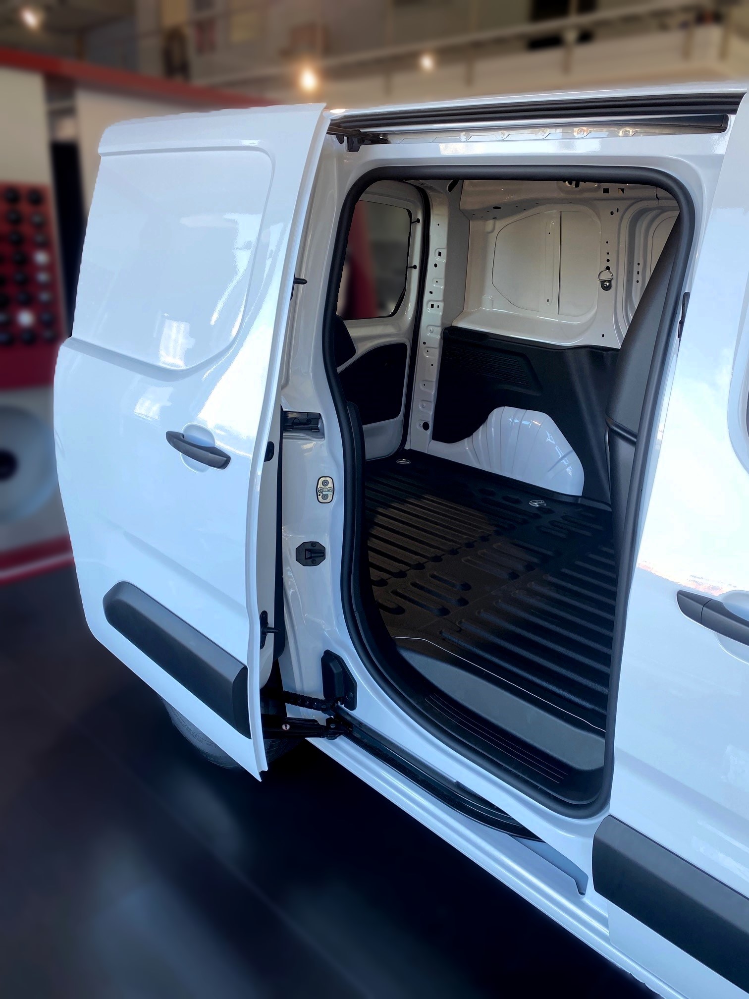 FIAT E-Doblo L1 50kWh 800kg Swiss Plus-image-7