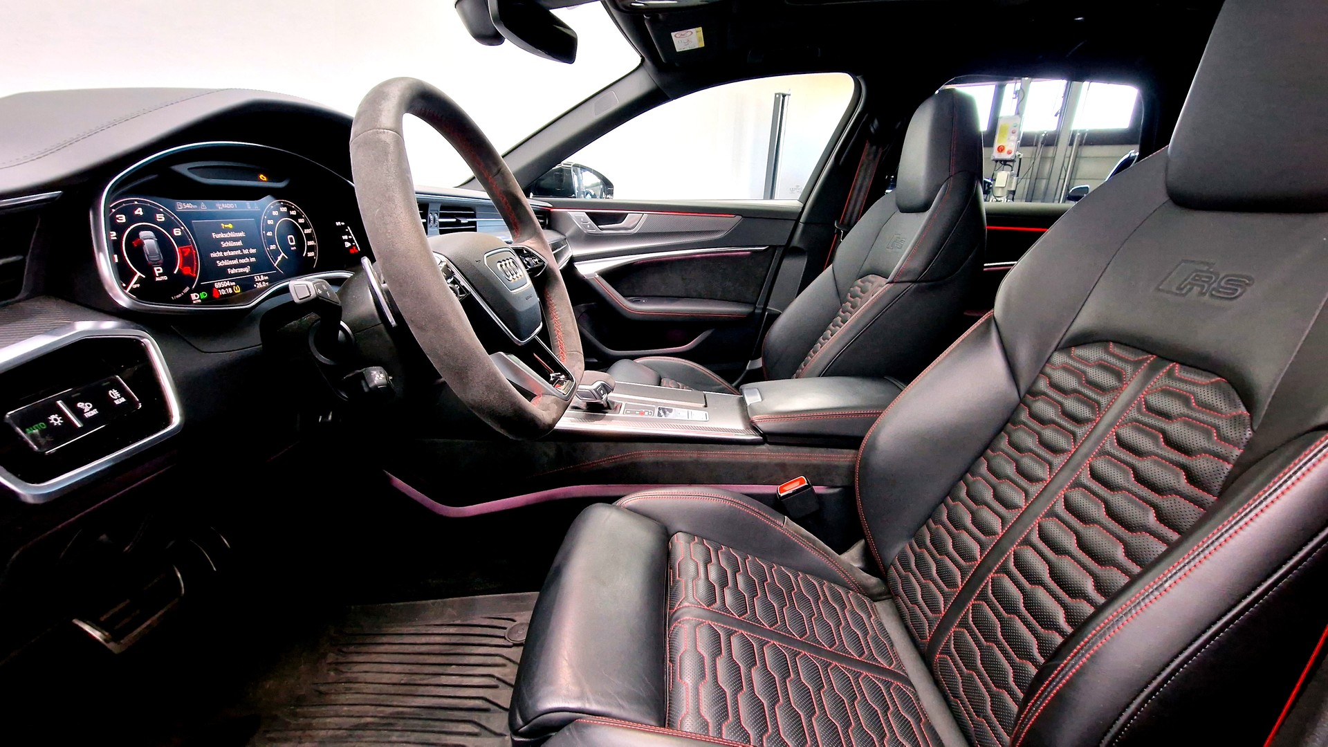 AUDI RS6 Avant 4.0 V8 TFSI quattro T-Tronic-image-10