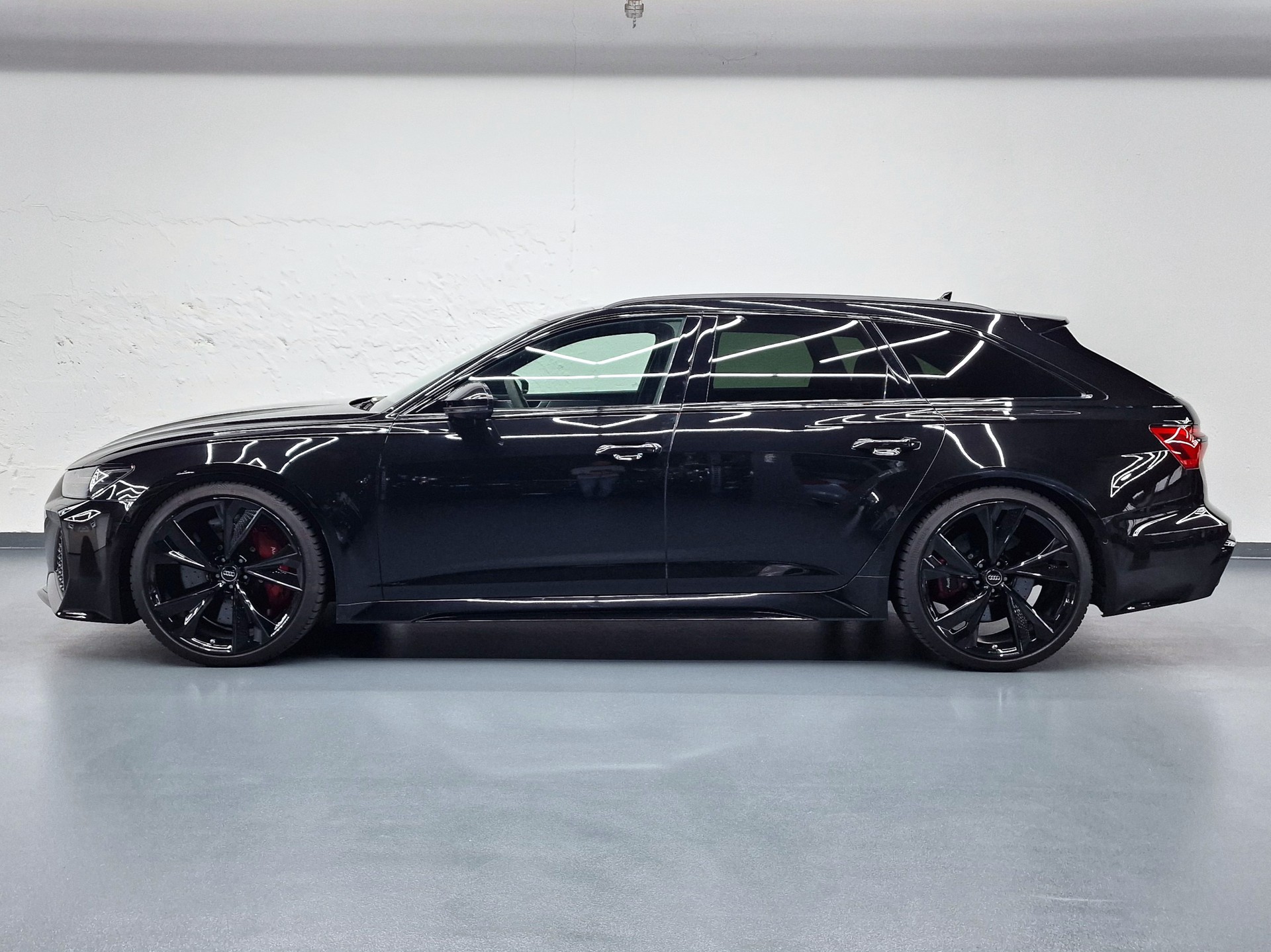 AUDI RS6 Avant 4.0 V8 TFSI quattro T-Tronic-image-4