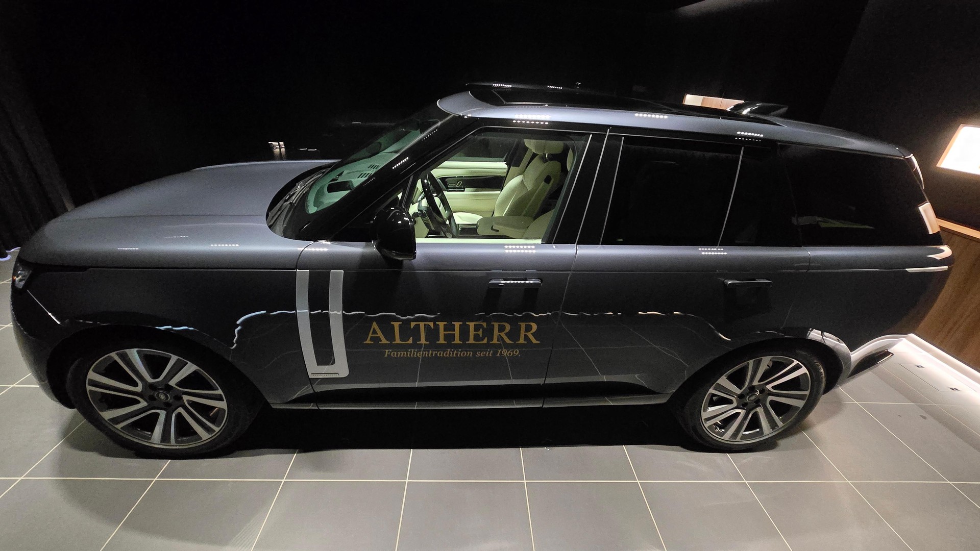 LAND ROVER Range Rover 3.0 D I6 350 Autobiography-image-6