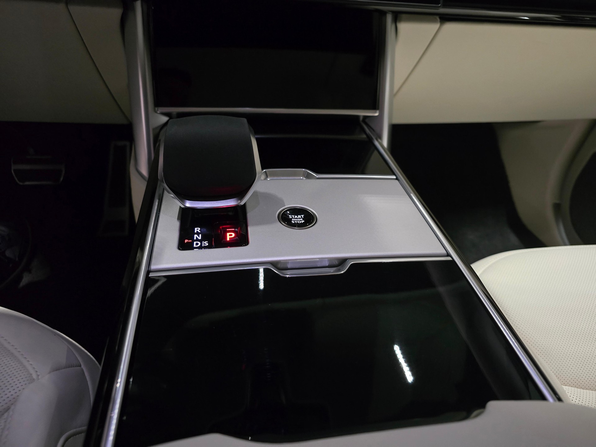 LAND ROVER Range Rover 3.0 D I6 350 Autobiography-image-17