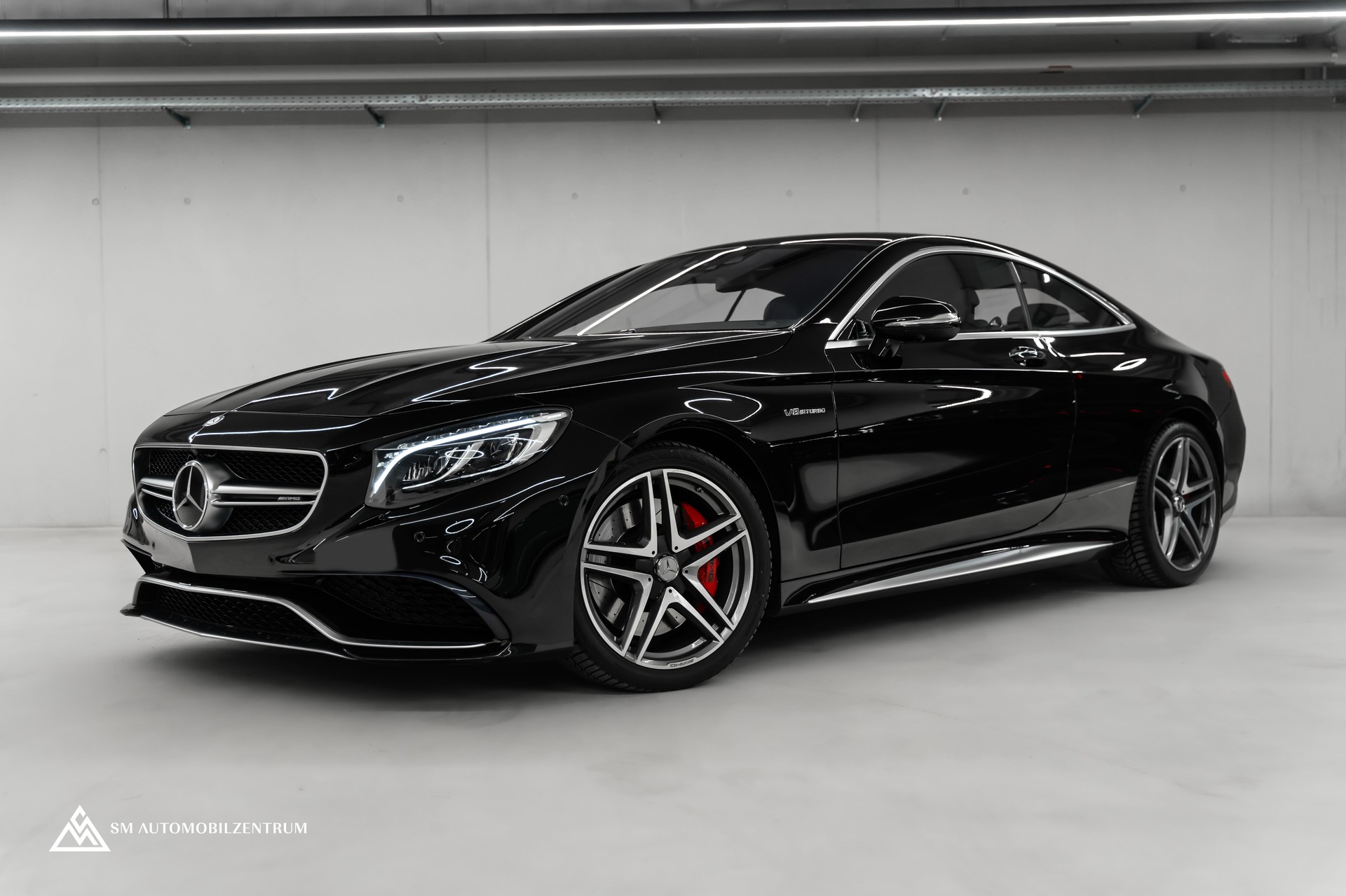 MERCEDES-BENZ S 63 V8 AMG Coupé / Sonderlackierung Designo / Panorama / Burmester