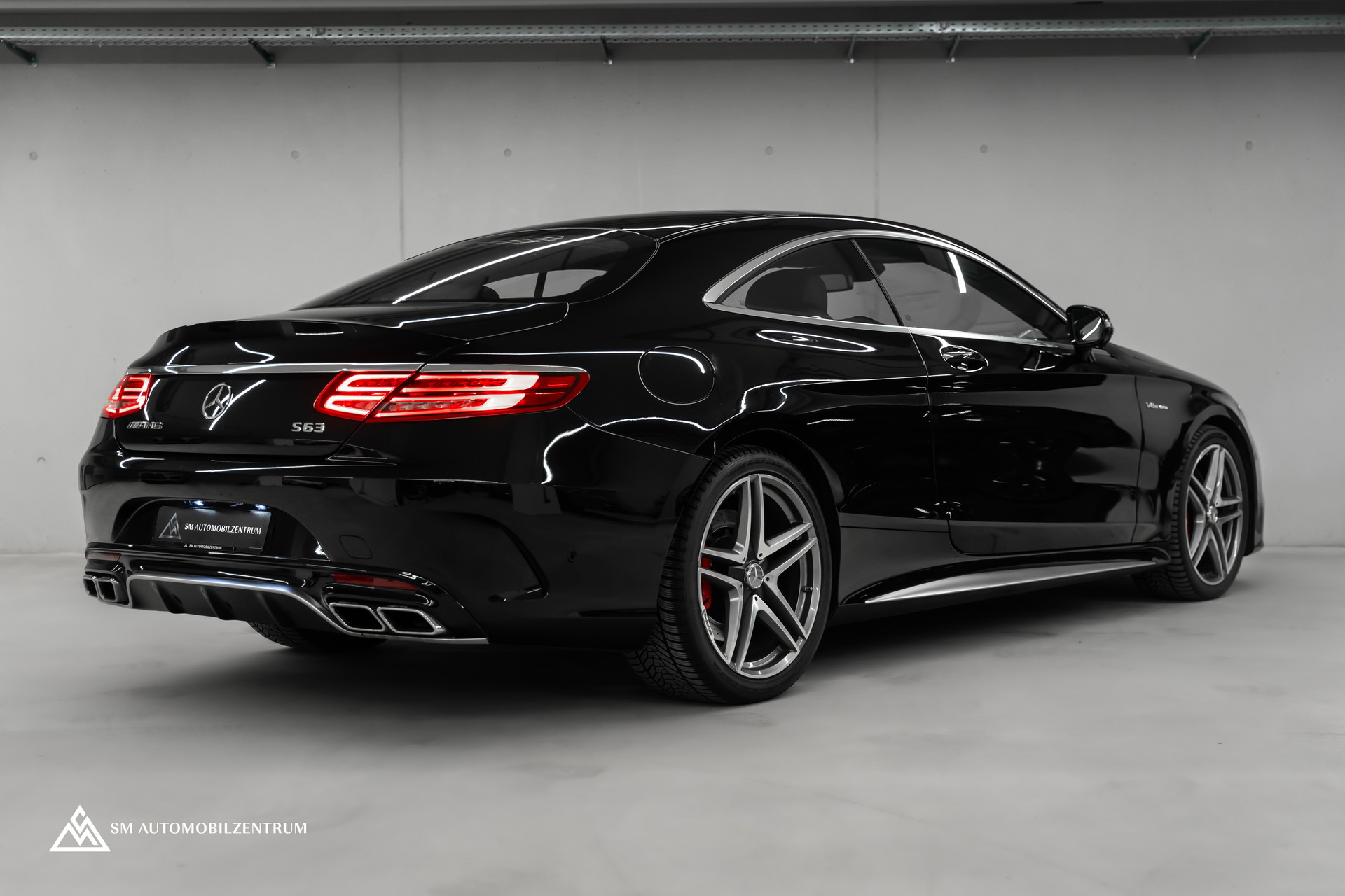 MERCEDES-BENZ S 63 V8 AMG Coupé / Sonderlackierung Designo / Panorama / Burmester-image-5