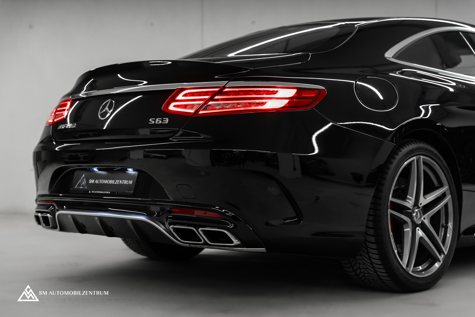 MERCEDES-BENZ S 63 V8 AMG Coupé / Sonderlackierung Designo / Panorama / Burmester-image-6