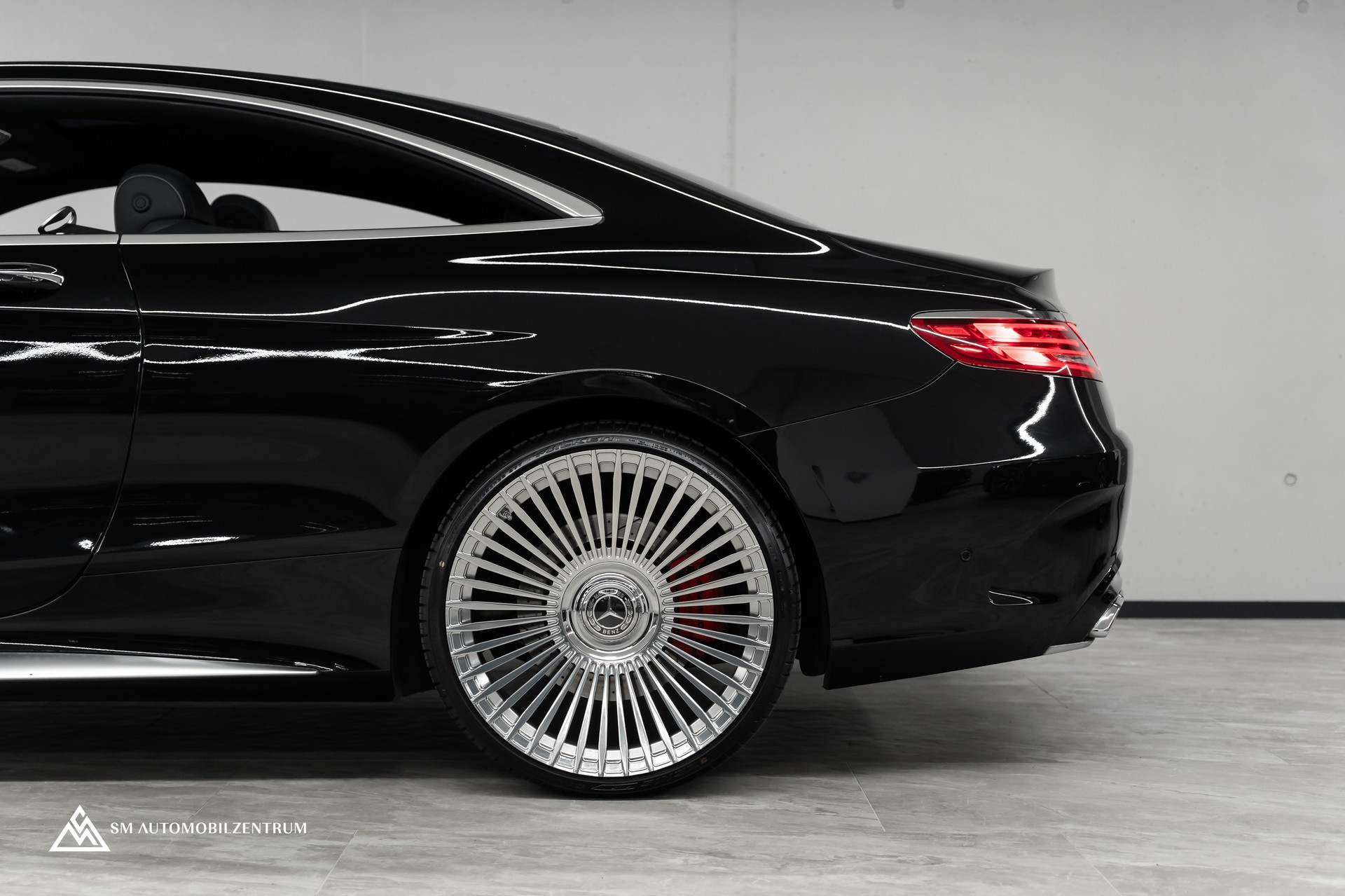 MERCEDES-BENZ S 63 V8 AMG Coupé / Sonderlackierung Designo / Panorama / Burmester-image-6