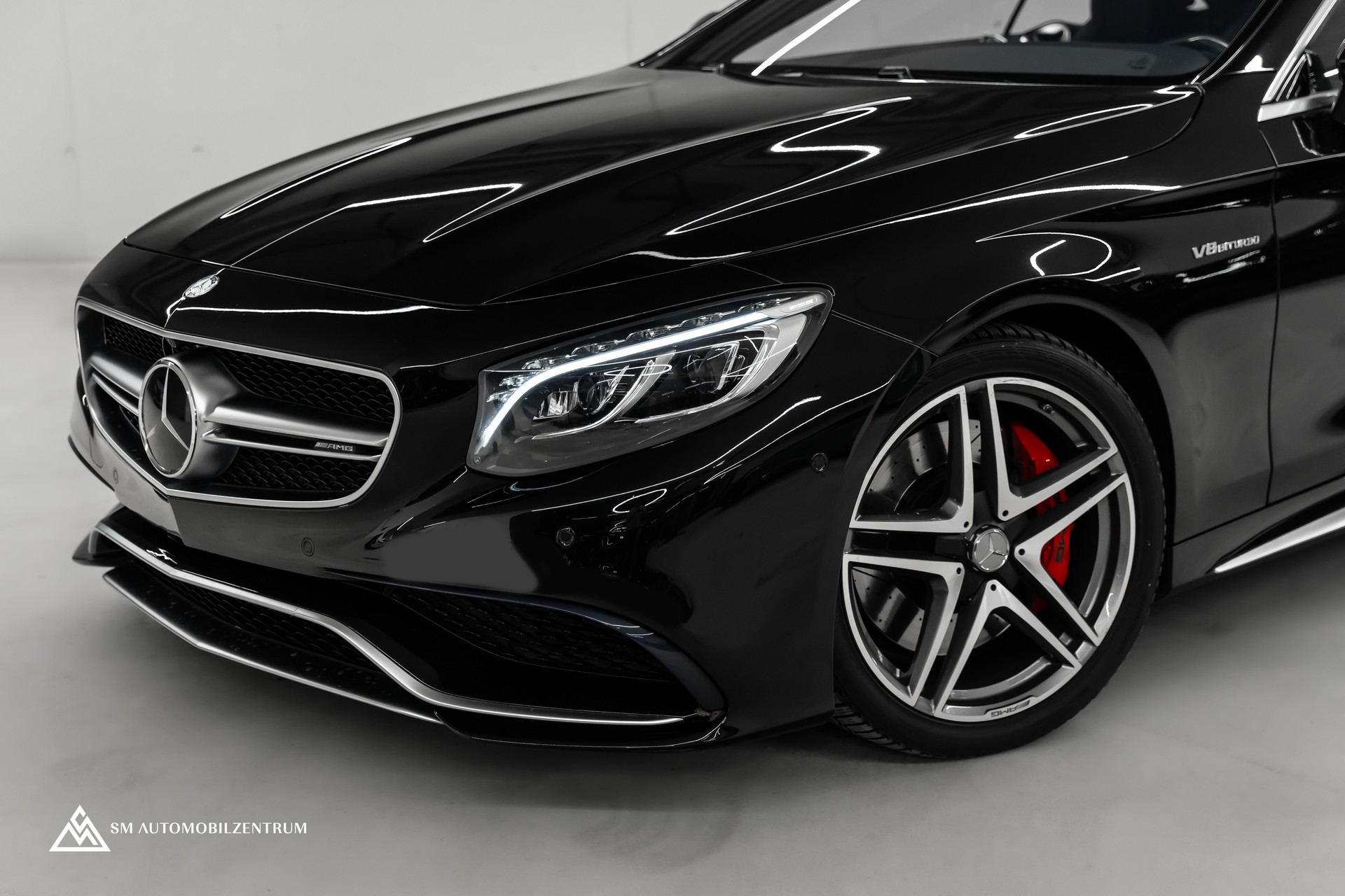MERCEDES-BENZ S 63 V8 AMG Coupé / Sonderlackierung Designo / Panorama / Burmester-showroom-element-3