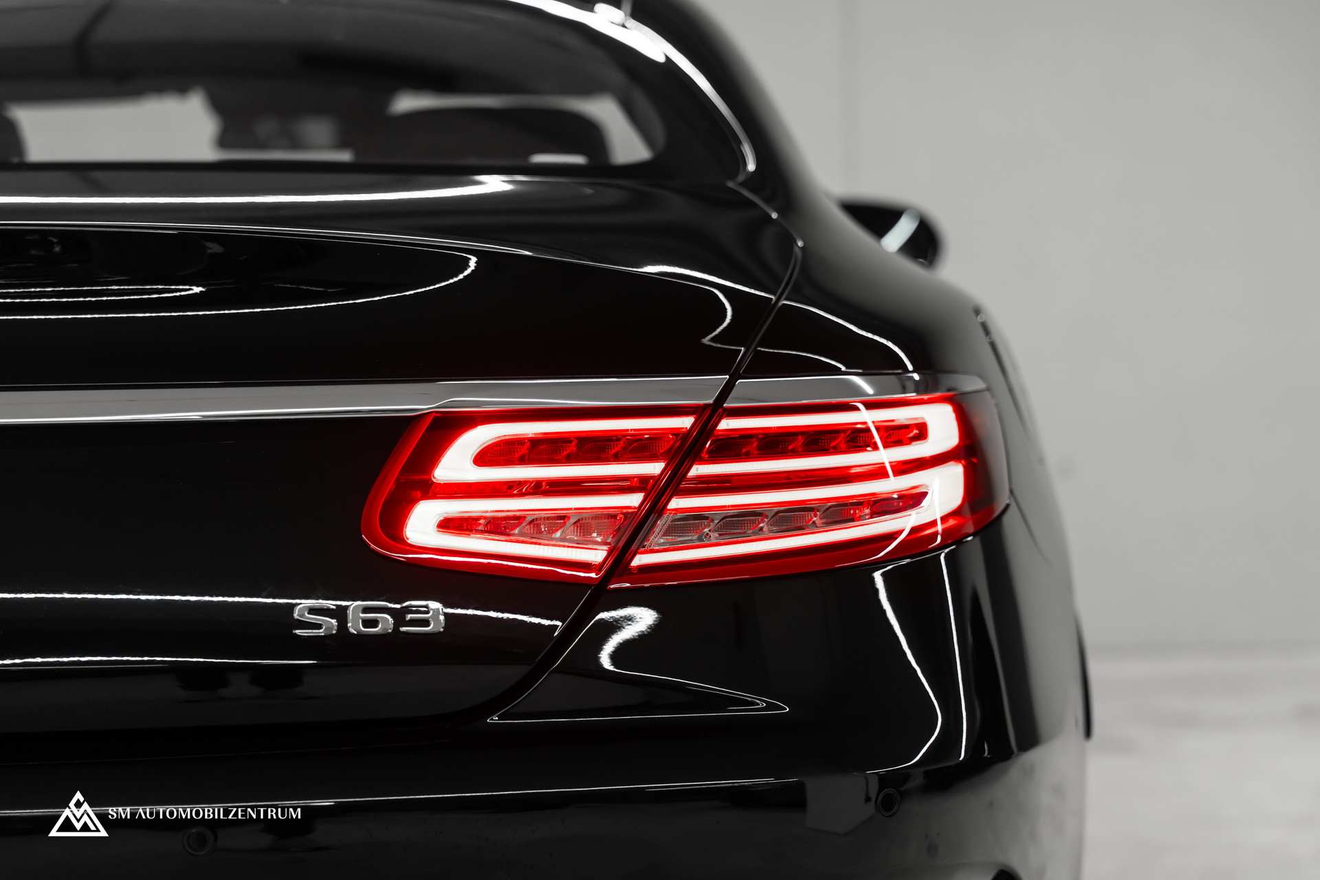 MERCEDES-BENZ S 63 V8 AMG Coupé / Sonderlackierung Designo / Panorama / Burmester-image-8