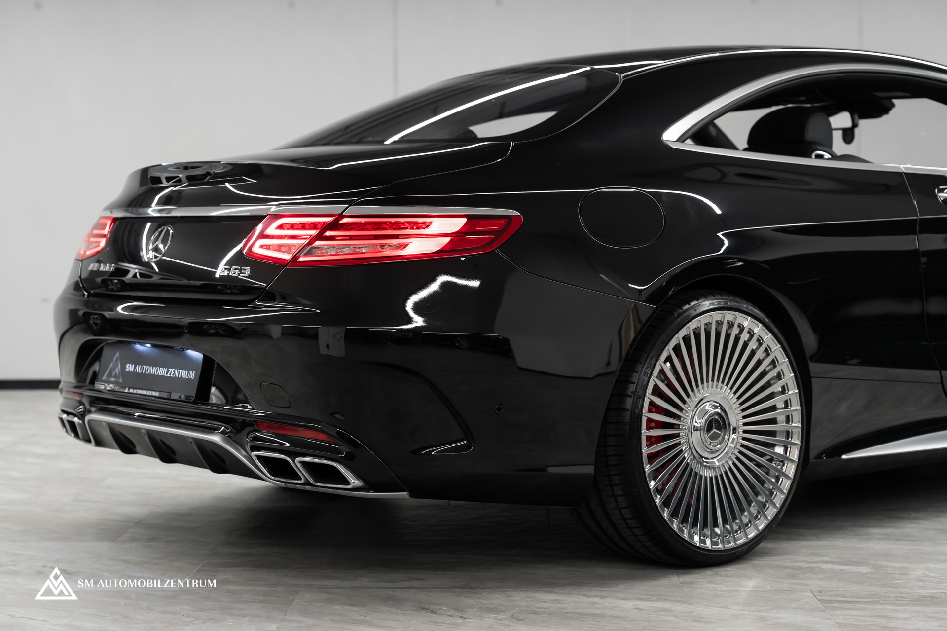 MERCEDES-BENZ S 63 V8 AMG Coupé / Sonderlackierung Designo / Panorama / Burmester-image-8