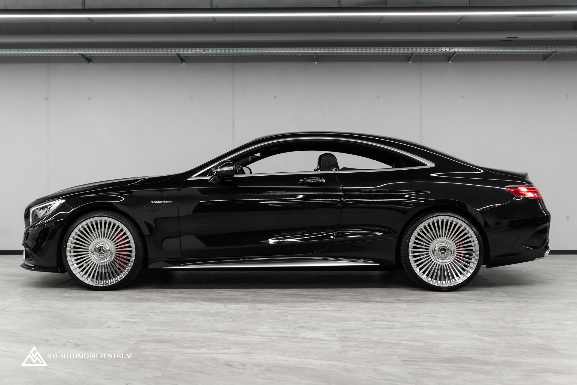 MERCEDES-BENZ S 63 V8 AMG Coupé / Sonderlackierung Designo / Panorama / Burmester-image-4