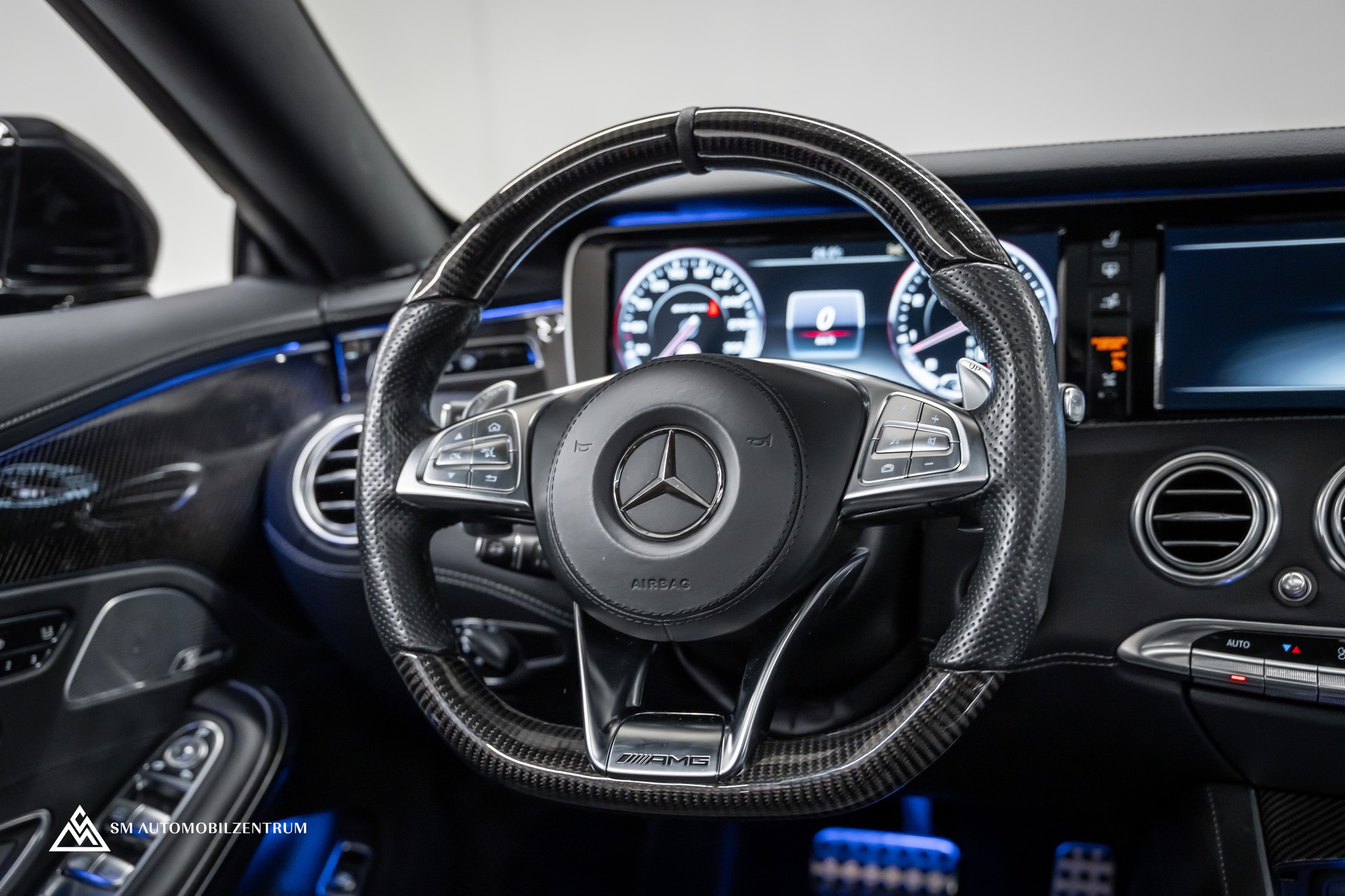 MERCEDES-BENZ S 63 V8 AMG Coupé / Sonderlackierung Designo / Panorama / Burmester-image-22