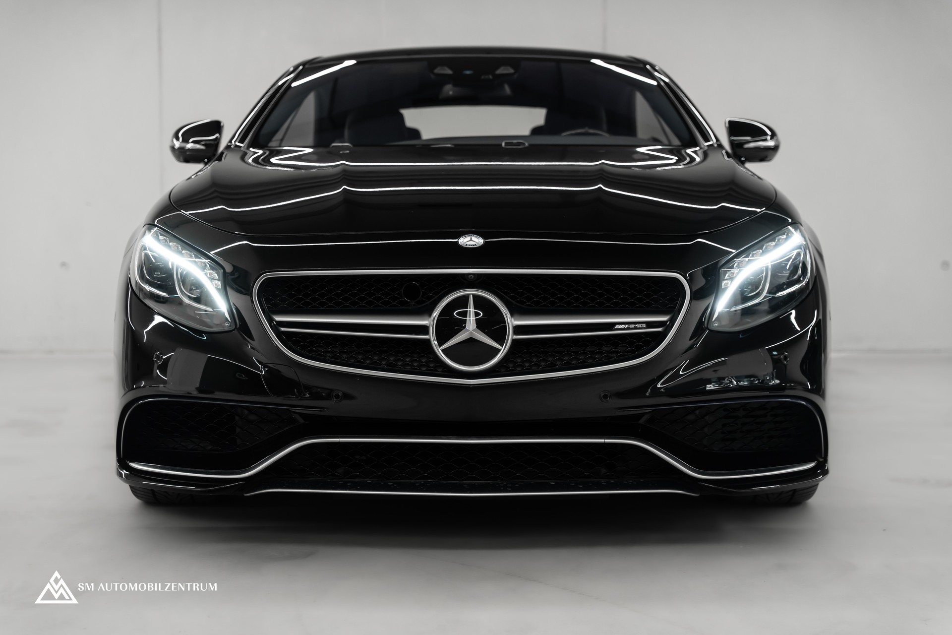 MERCEDES-BENZ S 63 V8 AMG Coupé / Sonderlackierung Designo / Panorama / Burmester-showroom-element-2