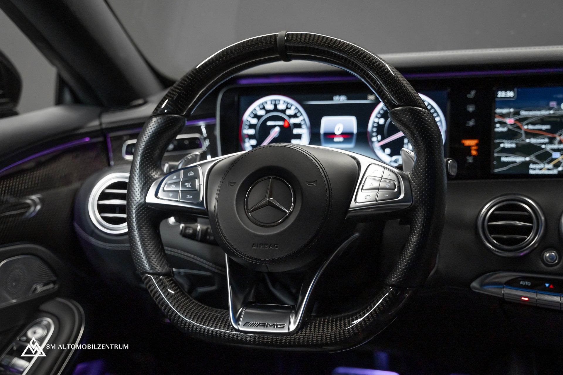 MERCEDES-BENZ S 63 V8 AMG Coupé / Sonderlackierung Designo / Panorama / Burmester-image-17
