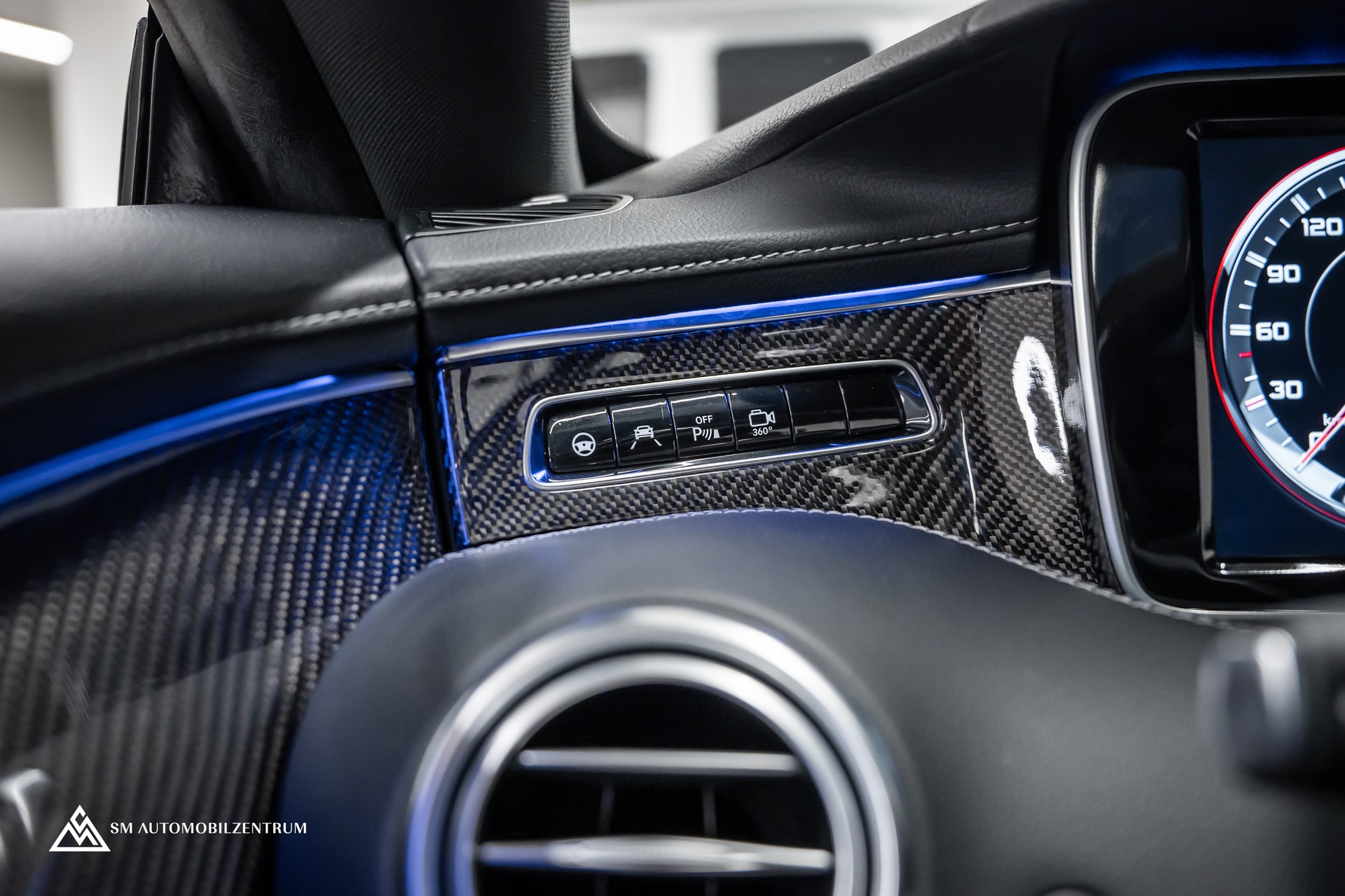 MERCEDES-BENZ S 63 V8 AMG Coupé / Sonderlackierung Designo / Panorama / Burmester-image-21