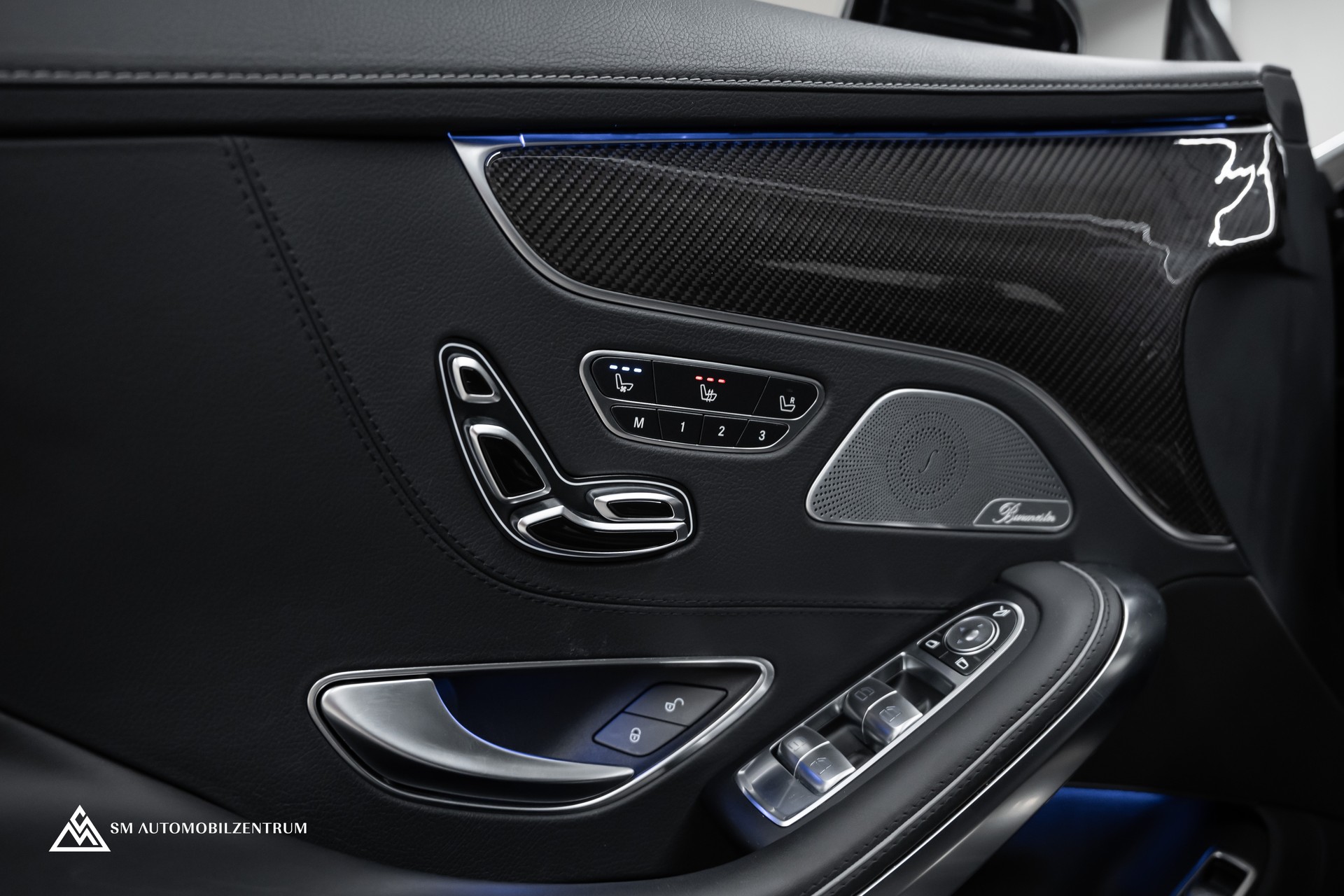 MERCEDES-BENZ S 63 V8 AMG Coupé / Sonderlackierung Designo / Panorama / Burmester-image-19