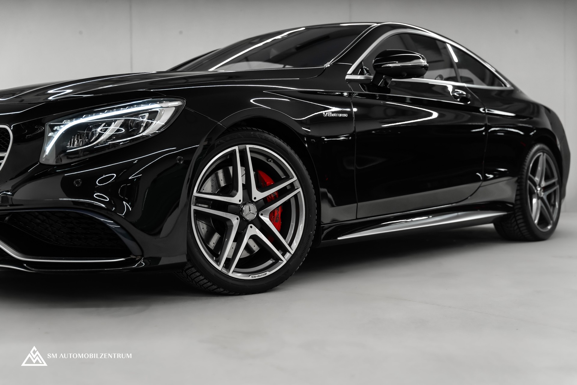 MERCEDES-BENZ S 63 V8 AMG Coupé / Sonderlackierung Designo / Panorama / Burmester-showroom-element-1