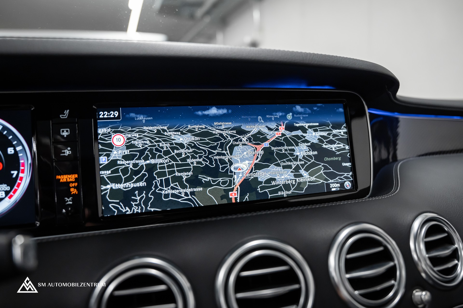 MERCEDES-BENZ S 63 V8 AMG Coupé / Sonderlackierung Designo / Panorama / Burmester-image-31