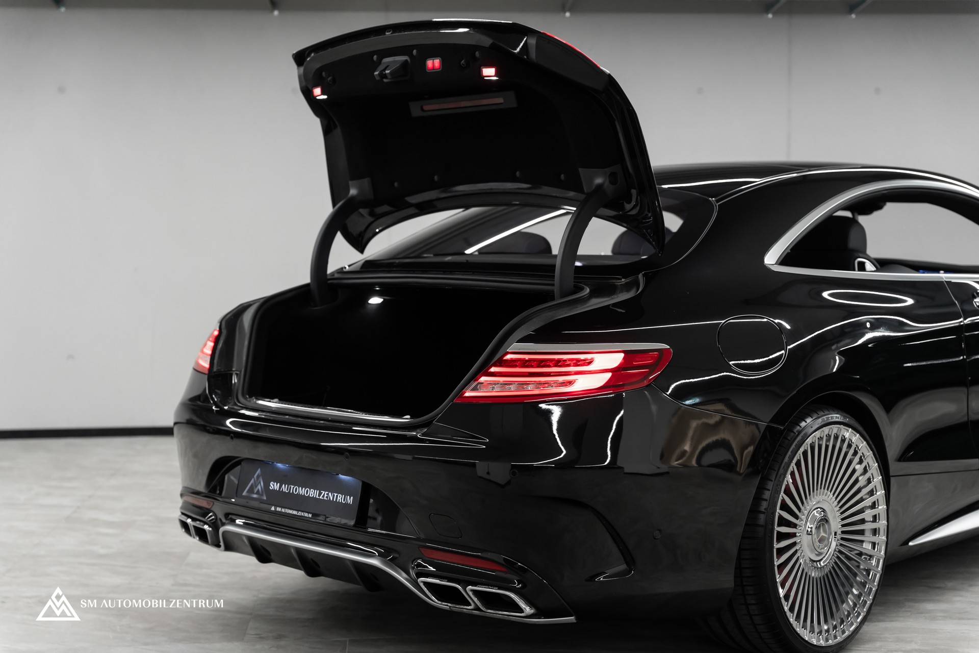 MERCEDES-BENZ S 63 V8 AMG Coupé / Sonderlackierung Designo / Panorama / Burmester-image-9