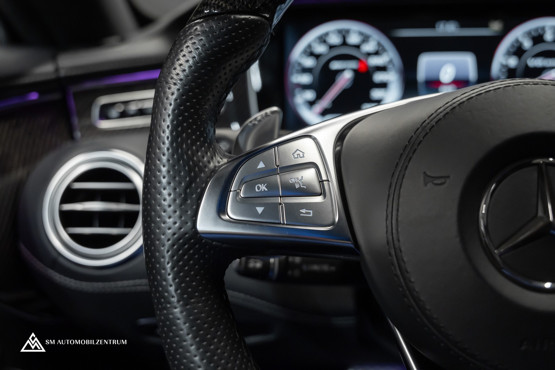 MERCEDES-BENZ S 63 V8 AMG Coupé / Sonderlackierung Designo / Panorama / Burmester-image-20