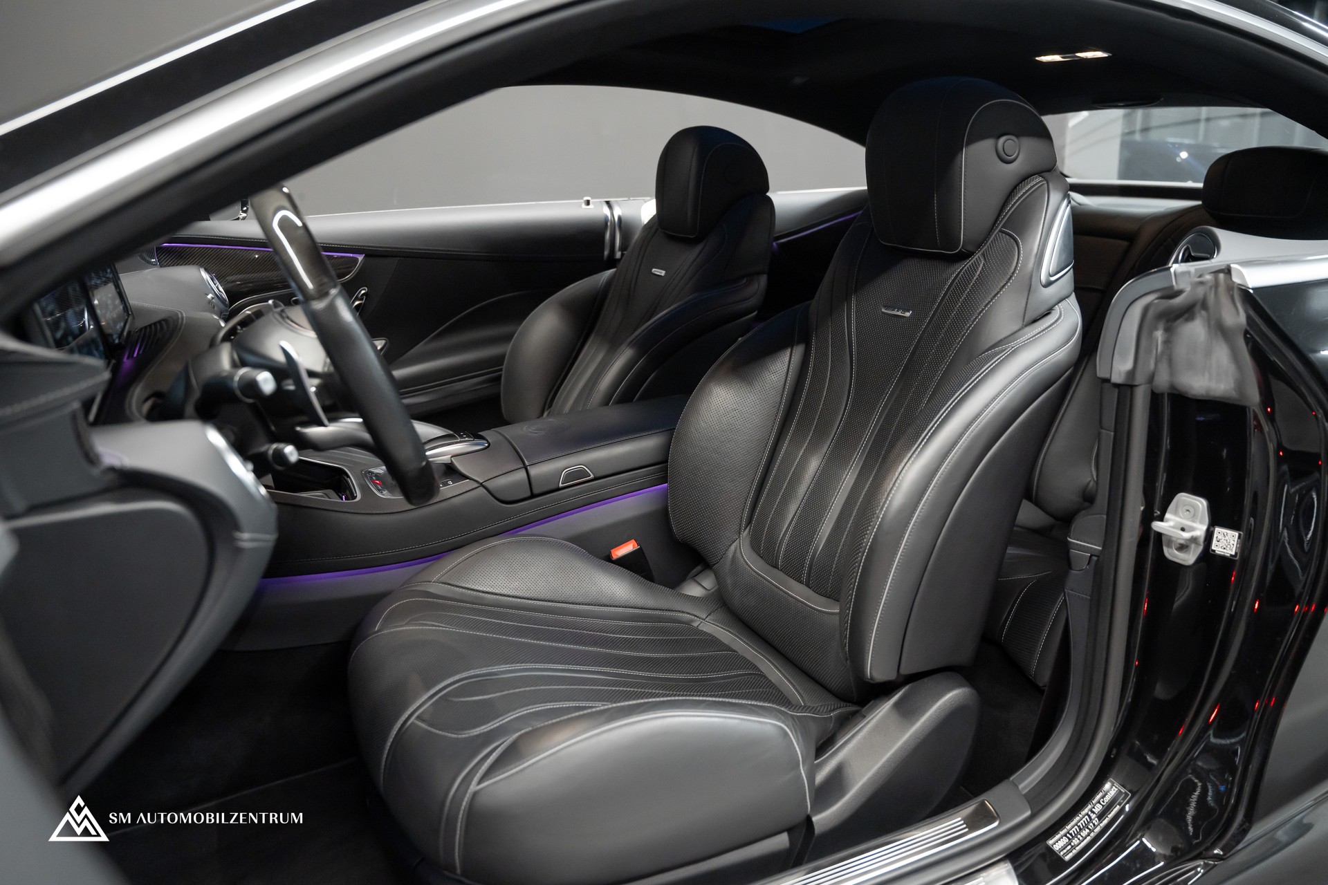MERCEDES-BENZ S 63 V8 AMG Coupé / Sonderlackierung Designo / Panorama / Burmester-image-11