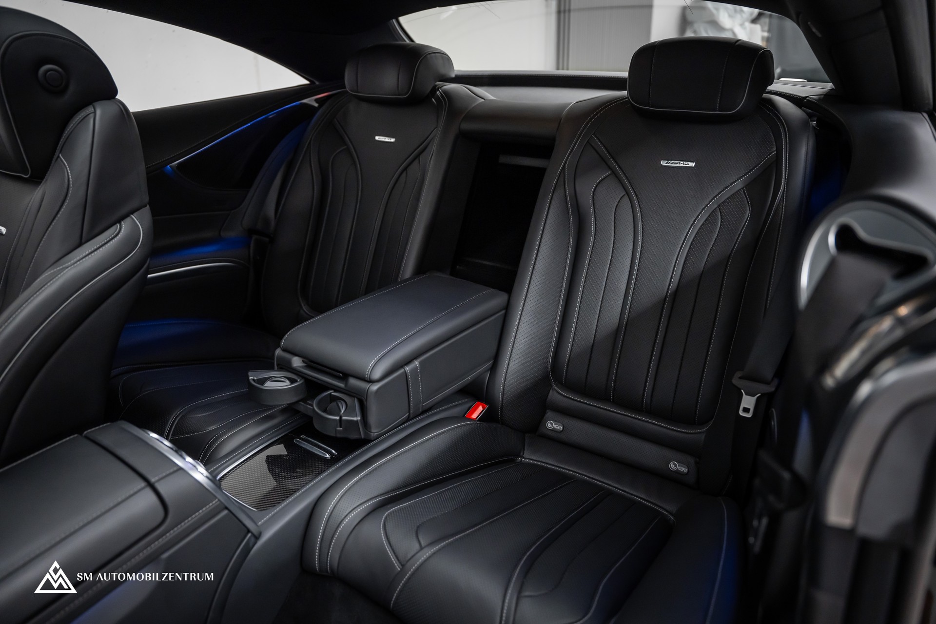 MERCEDES-BENZ S 63 V8 AMG Coupé / Sonderlackierung Designo / Panorama / Burmester-image-17