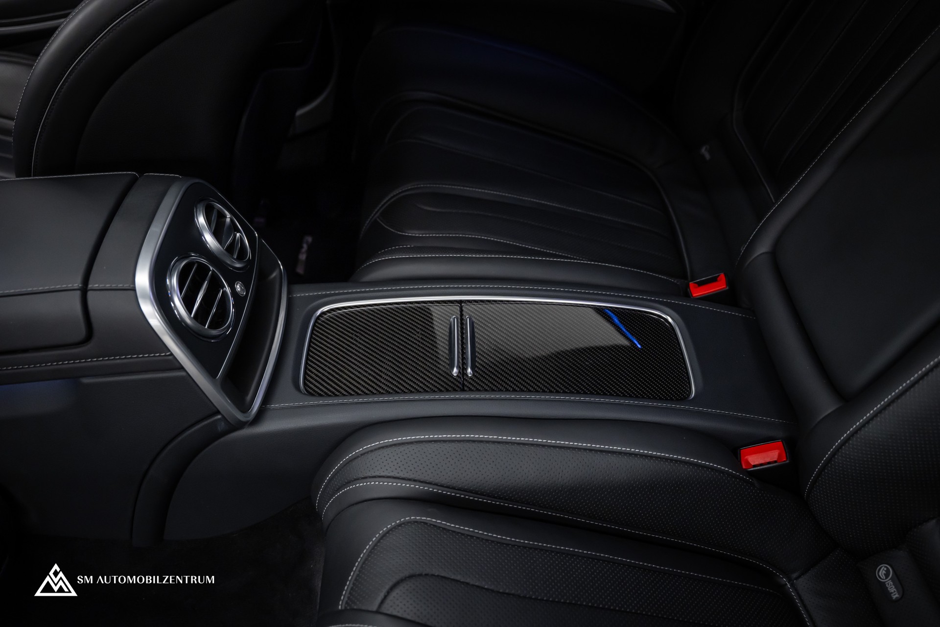 MERCEDES-BENZ S 63 V8 AMG Coupé / Sonderlackierung Designo / Panorama / Burmester-image-18