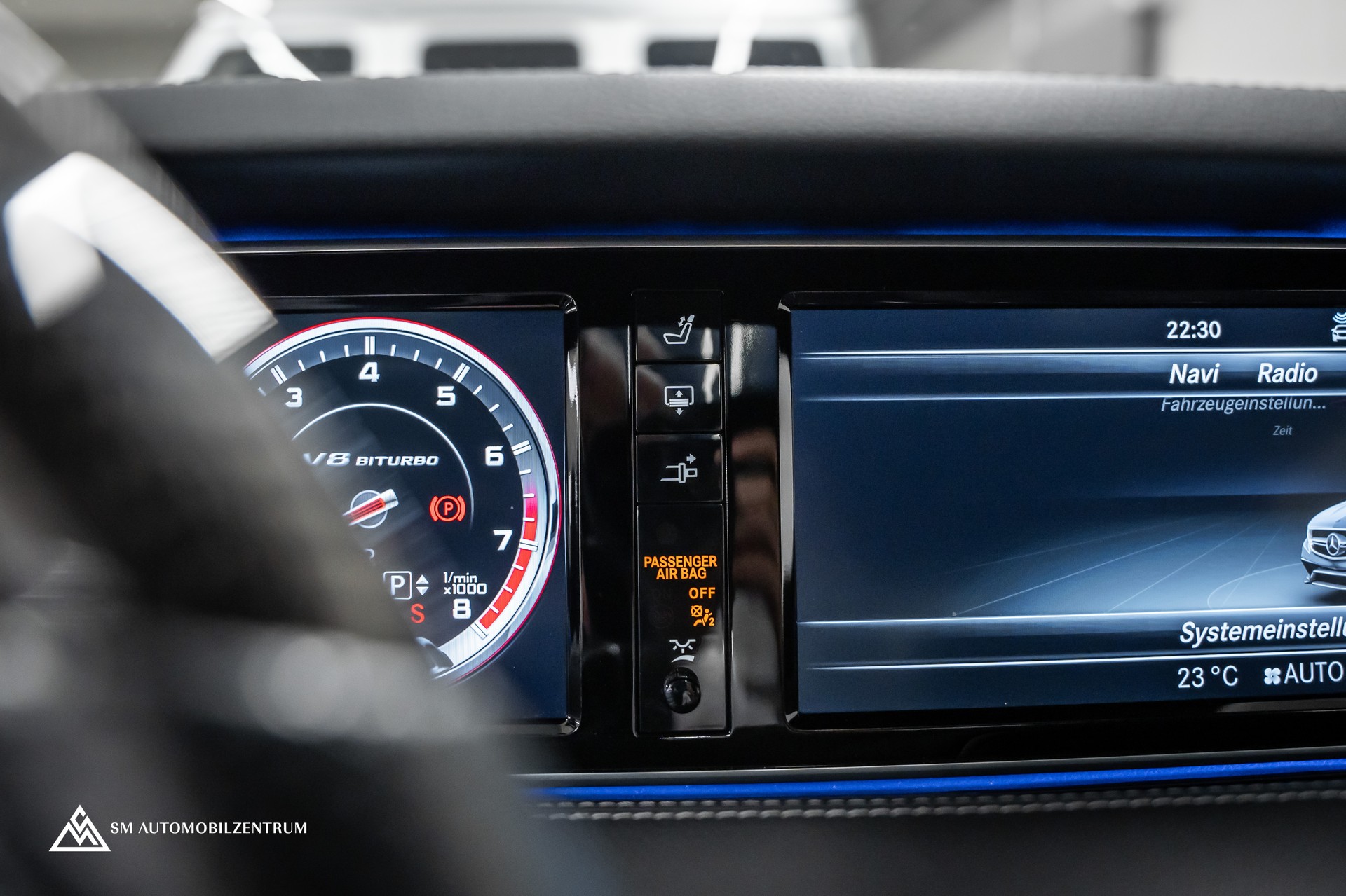 MERCEDES-BENZ S 63 V8 AMG Coupé / Sonderlackierung Designo / Panorama / Burmester-image-33