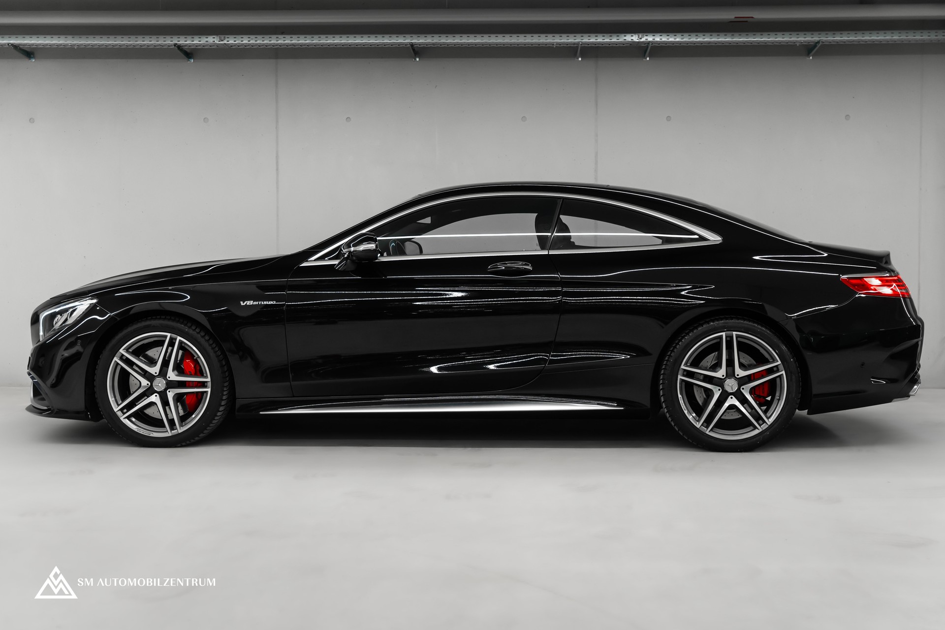 MERCEDES-BENZ S 63 V8 AMG Coupé / Sonderlackierung Designo / Panorama / Burmester-image-4