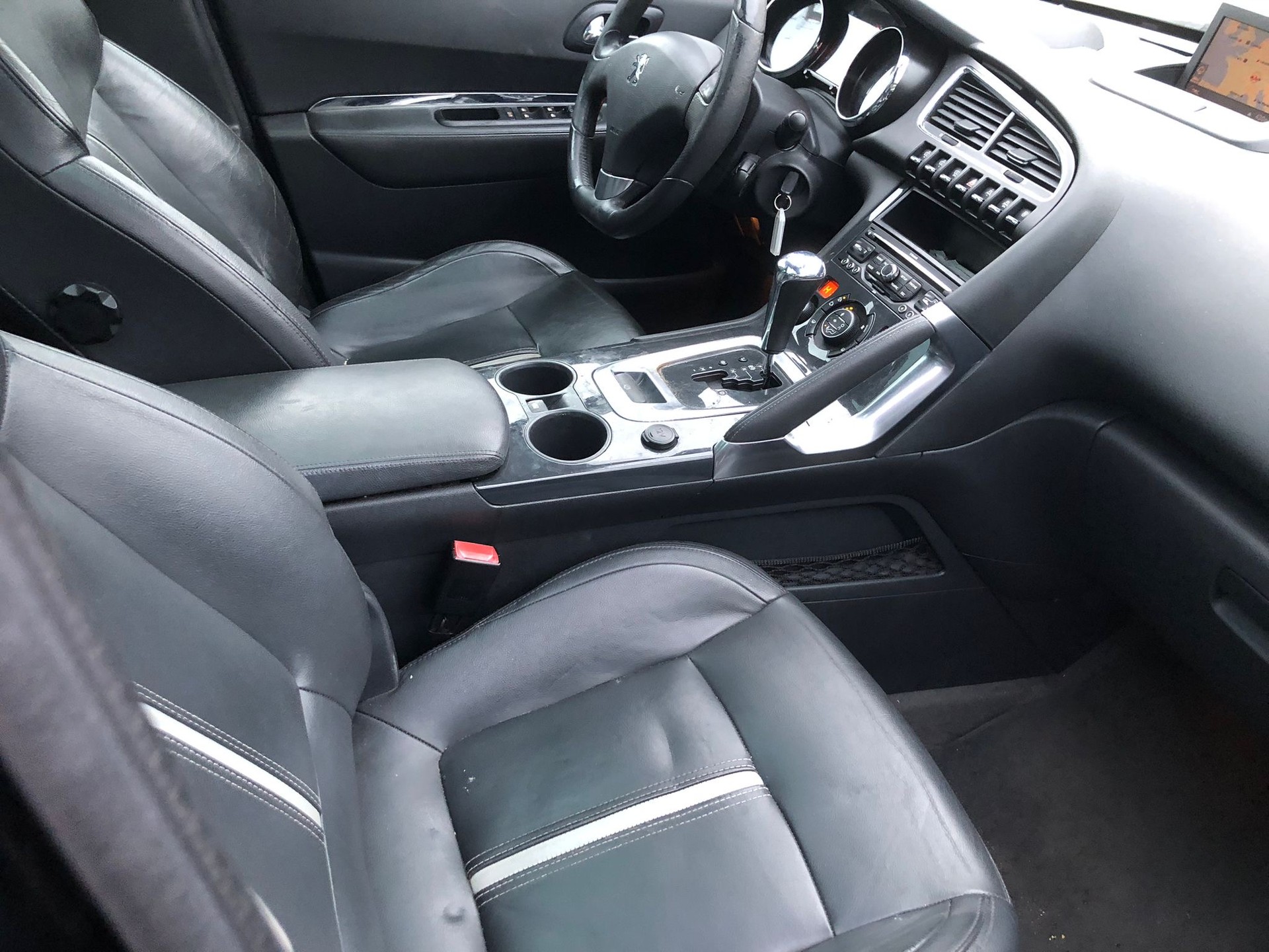 PEUGEOT 3008 1.6 16V T Allure Tiptronic-image-8