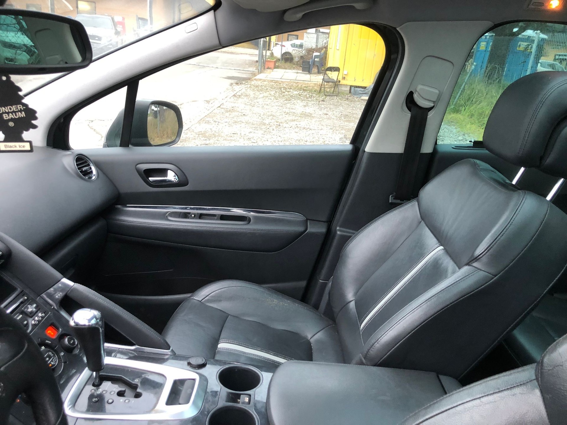 PEUGEOT 3008 1.6 16V T Allure Tiptronic-image-10