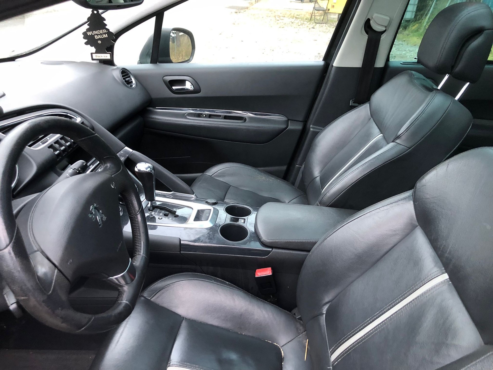 PEUGEOT 3008 1.6 16V T Allure Tiptronic-image-6